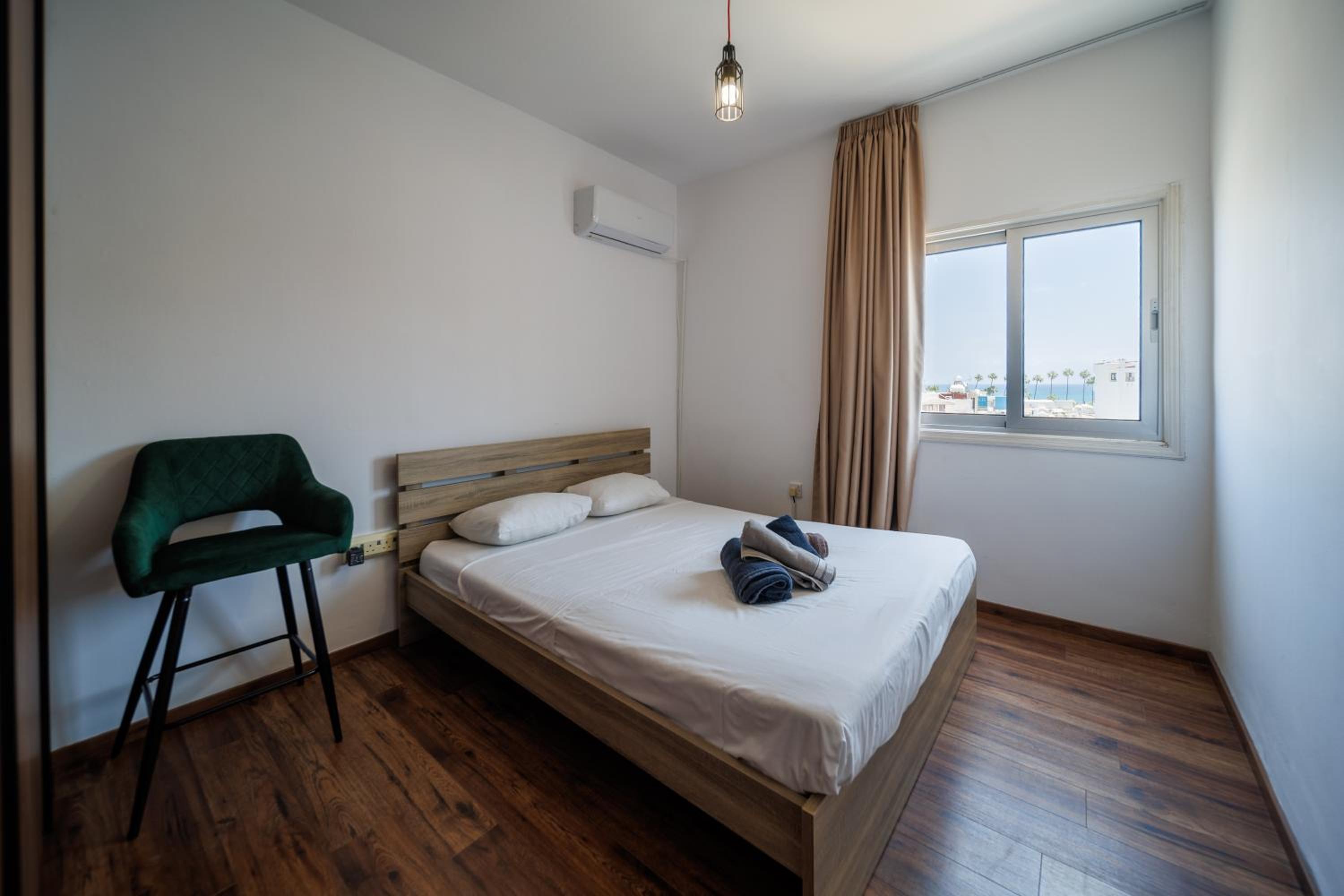 Sea View City Centre 3bed Apartment