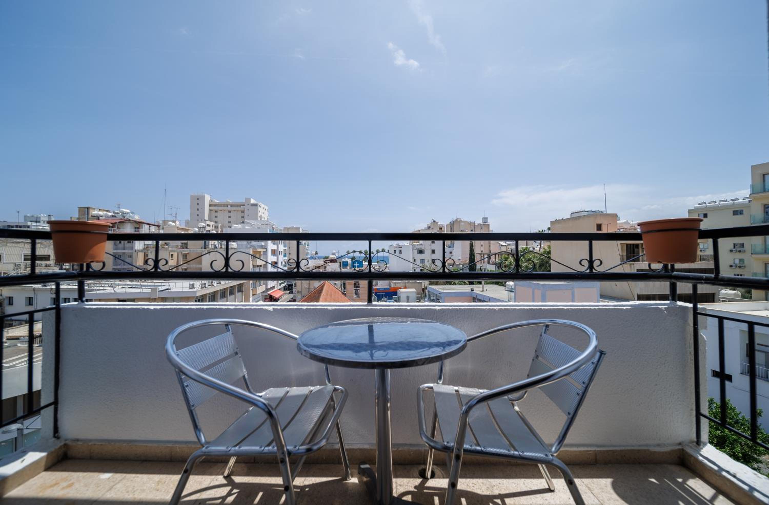 Sea View City Centre 3bed Apartment