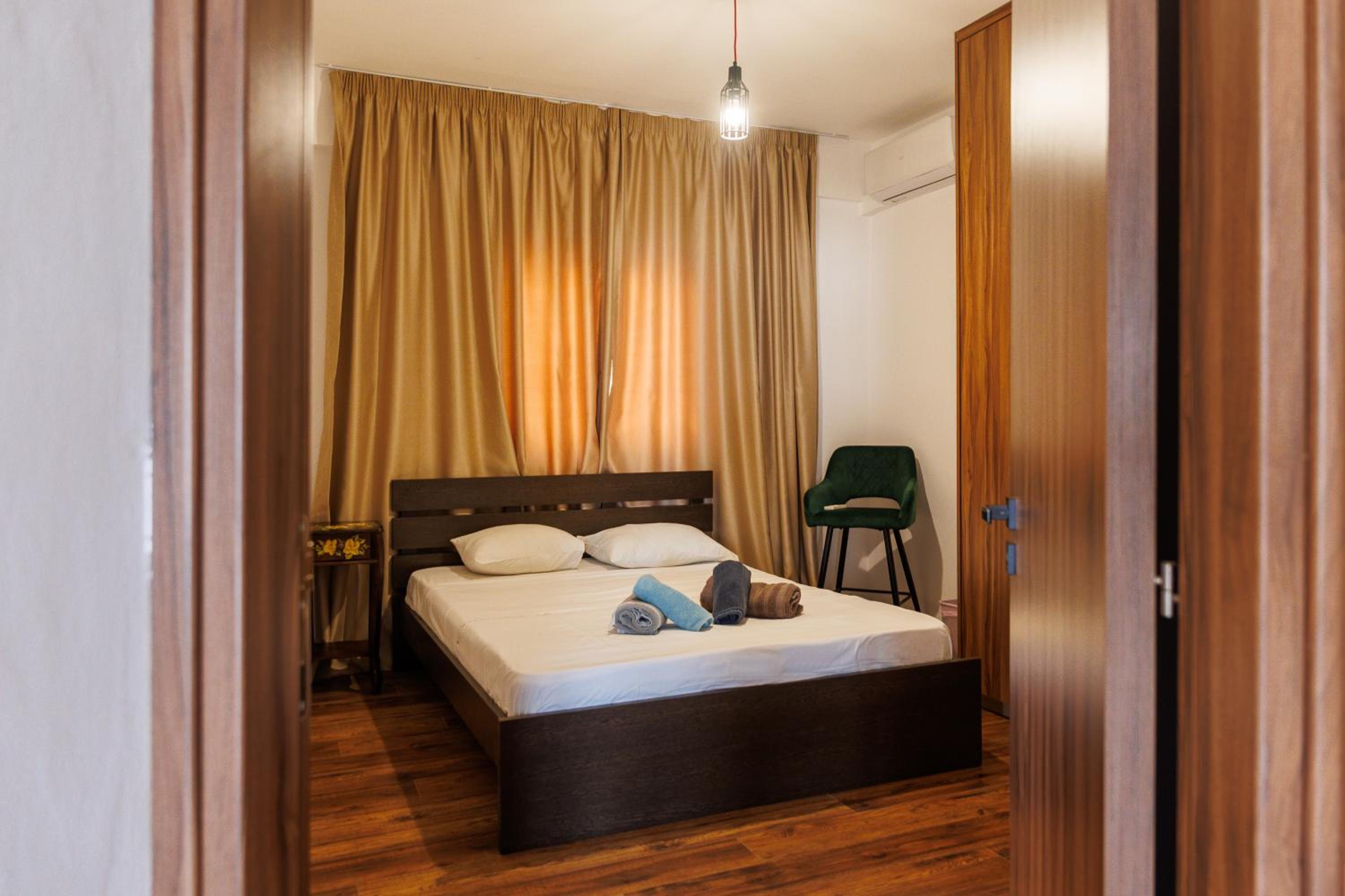 Sea View City Centre 3bed Apartment