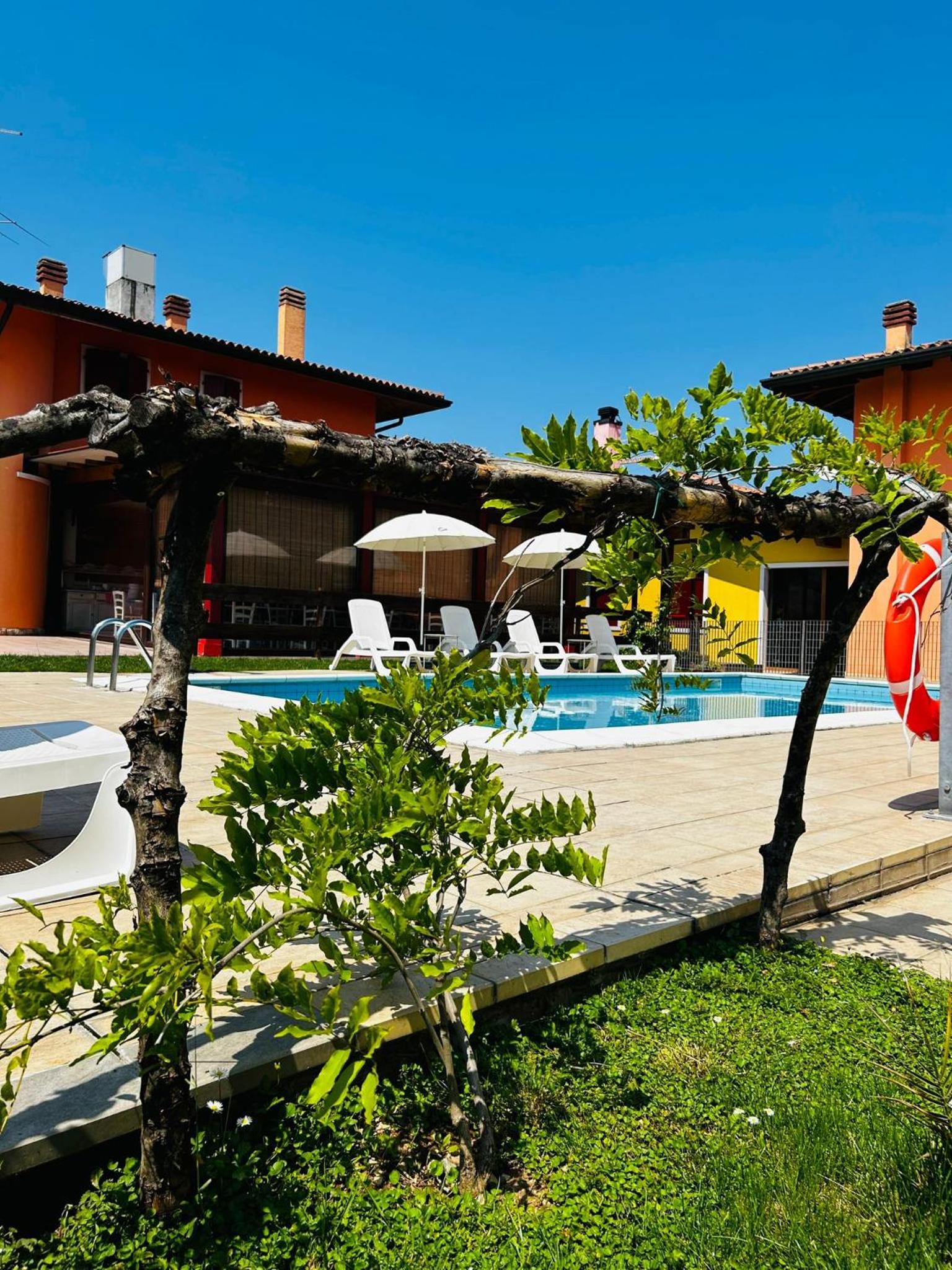 Appartamenti Villa Camporosso- Parchi,Terme di Cola'