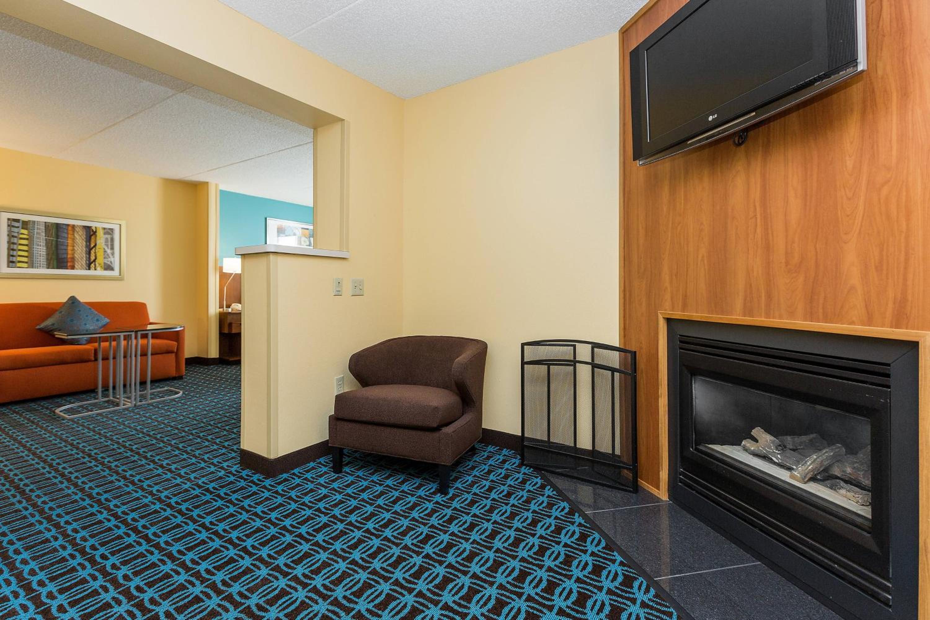 Des Moines Vacations - Fairfield Inn  Suites Des Moines West - Property Image 2