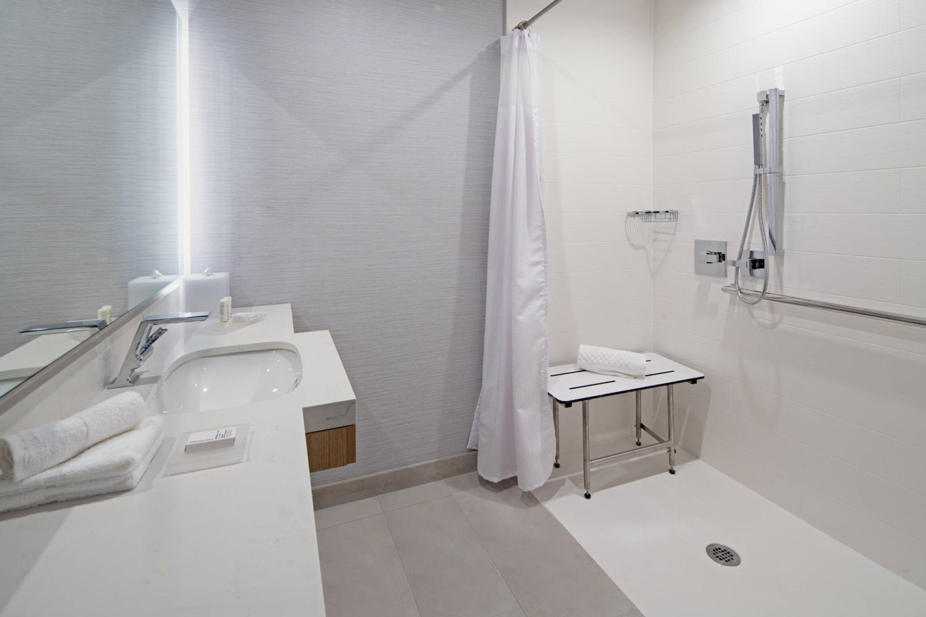 Valencia Vacations - SpringHill Suites by Marriott Valencia - Property Image 16