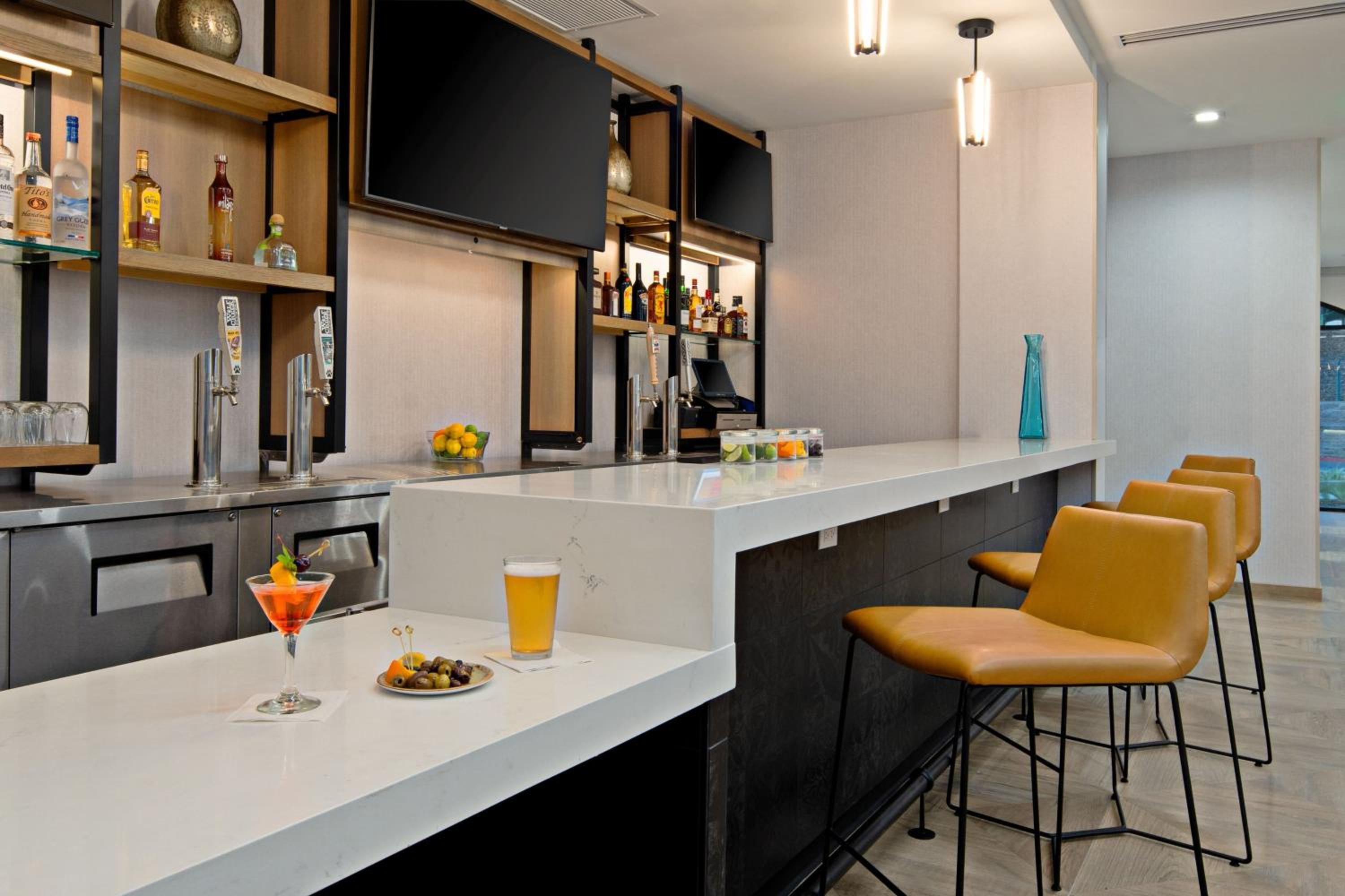 Valencia Vacations - SpringHill Suites by Marriott Valencia - Property Image 9