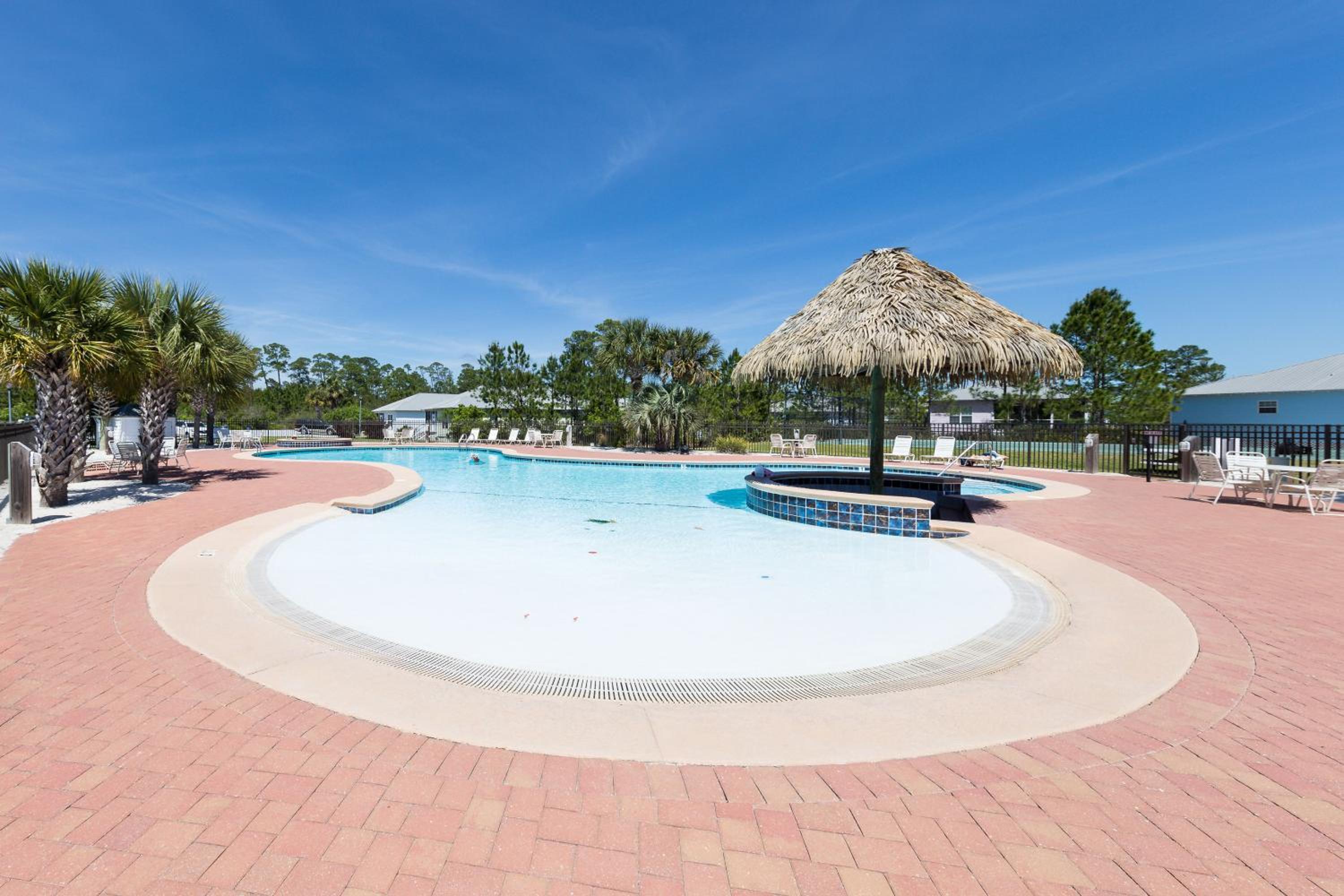 Newly Renovated Beach House steps to pool, Beach Access