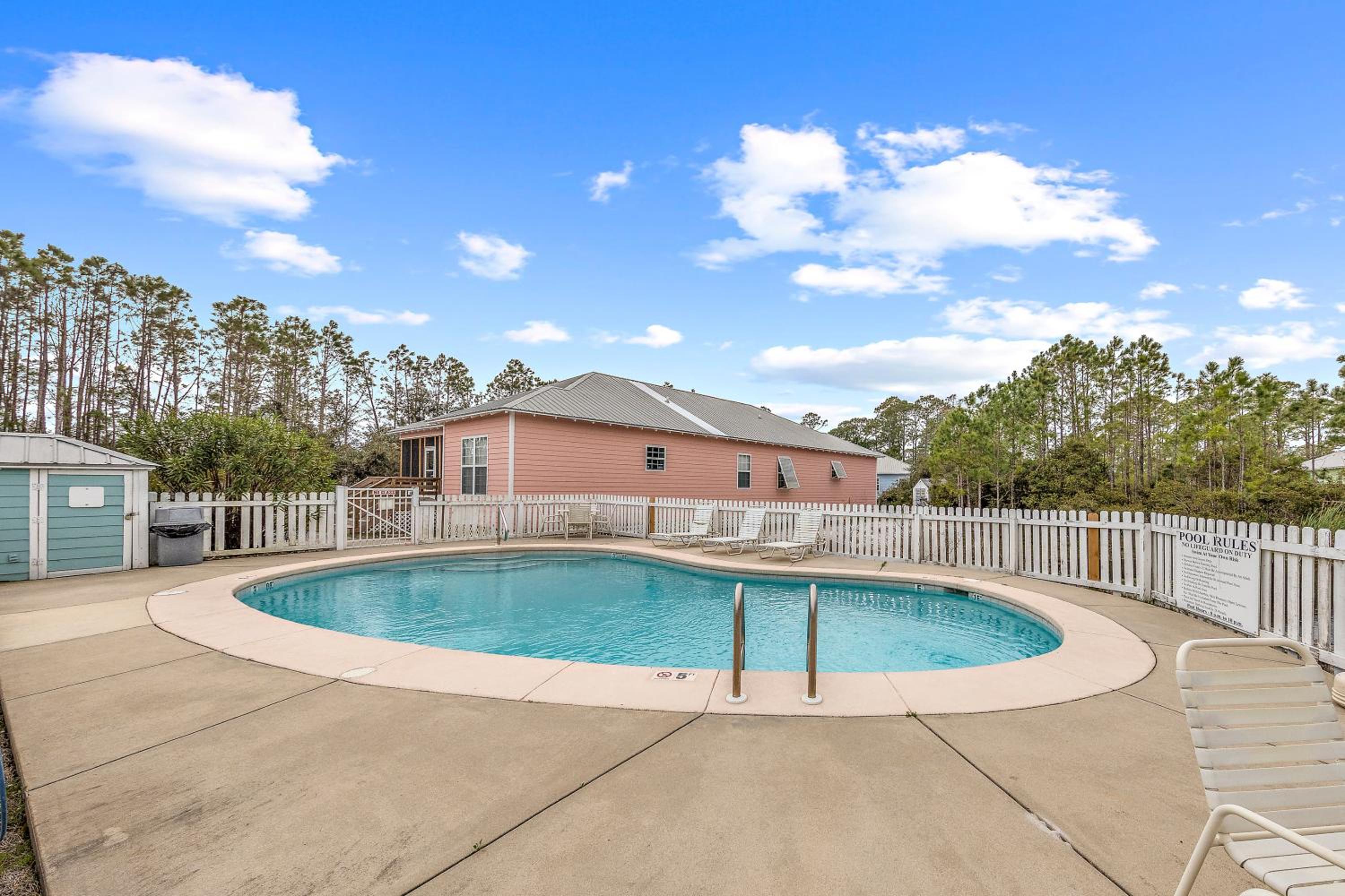 Newly Renovated Beach House steps to pool, Beach Access