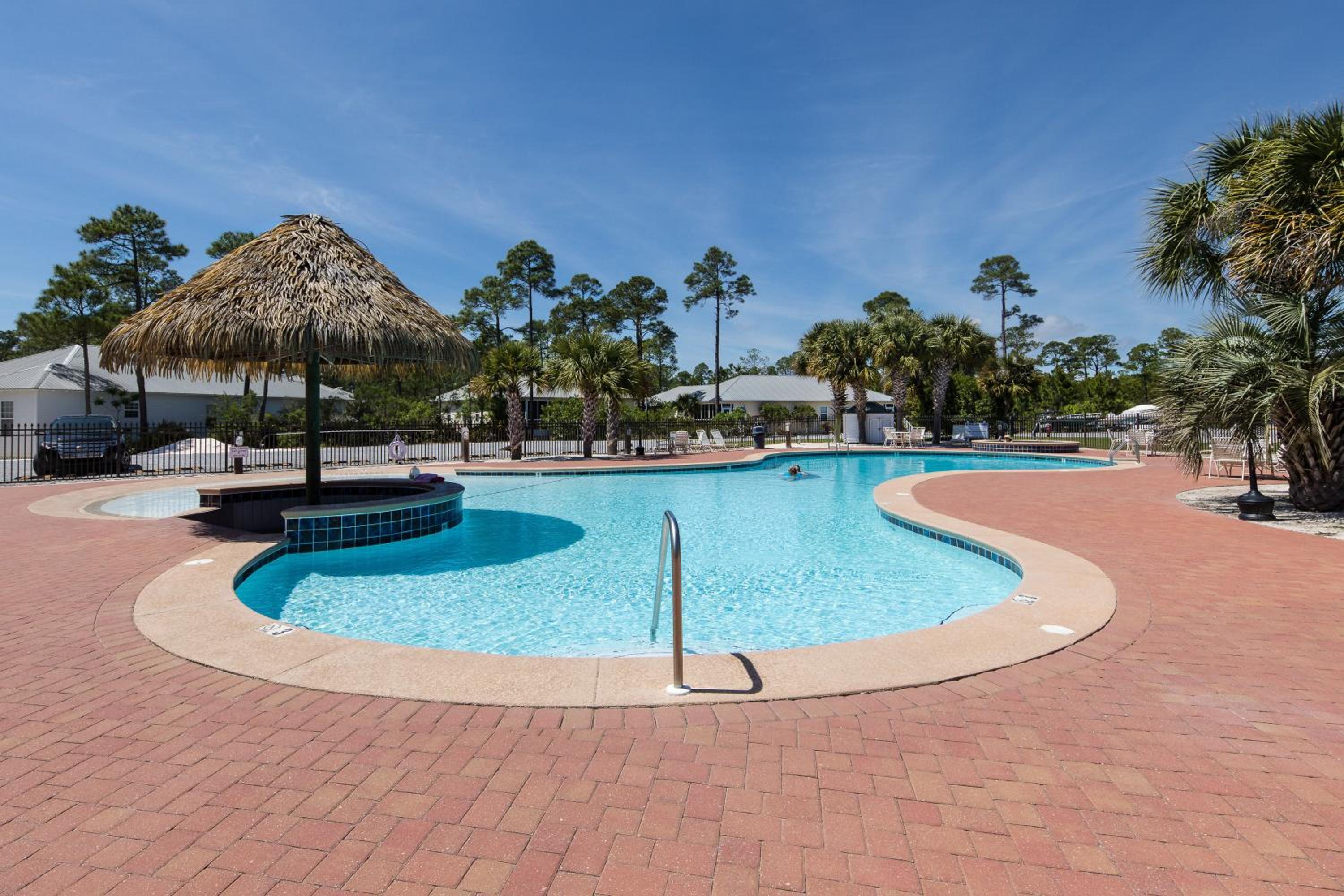 Newly Renovated Beach House steps to pool, Beach Access