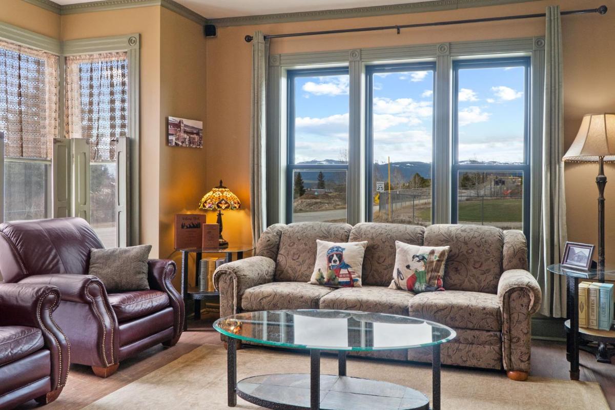 Mountain View Victorian With Hot Tub! view 3