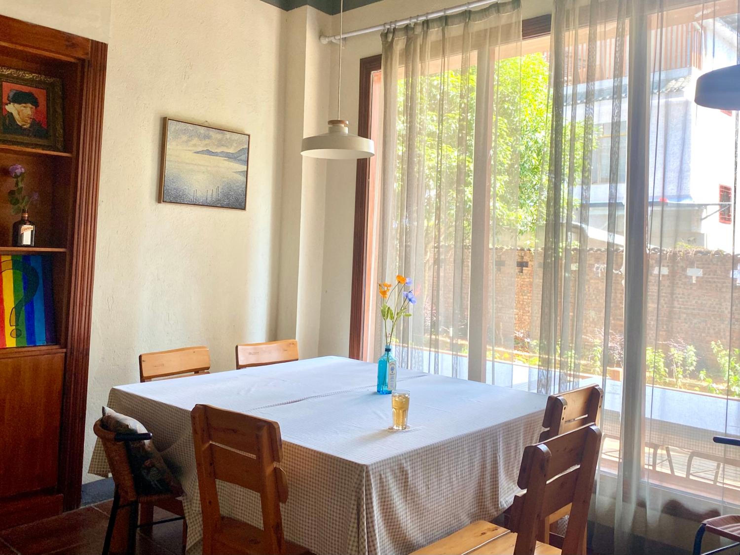 Yangshuo Eden's Social Guesthouse - Wake up to a hearty Western breakfast & fresh craft coffee & night beers & outdoor activities