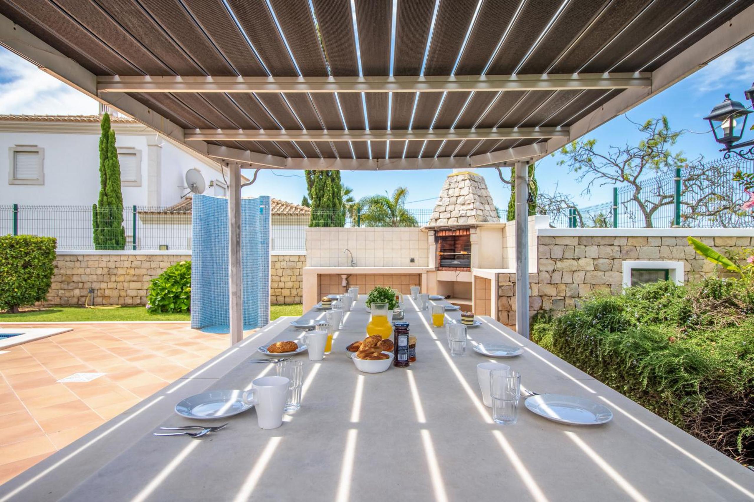 Villa Iris by Algarve Holidays