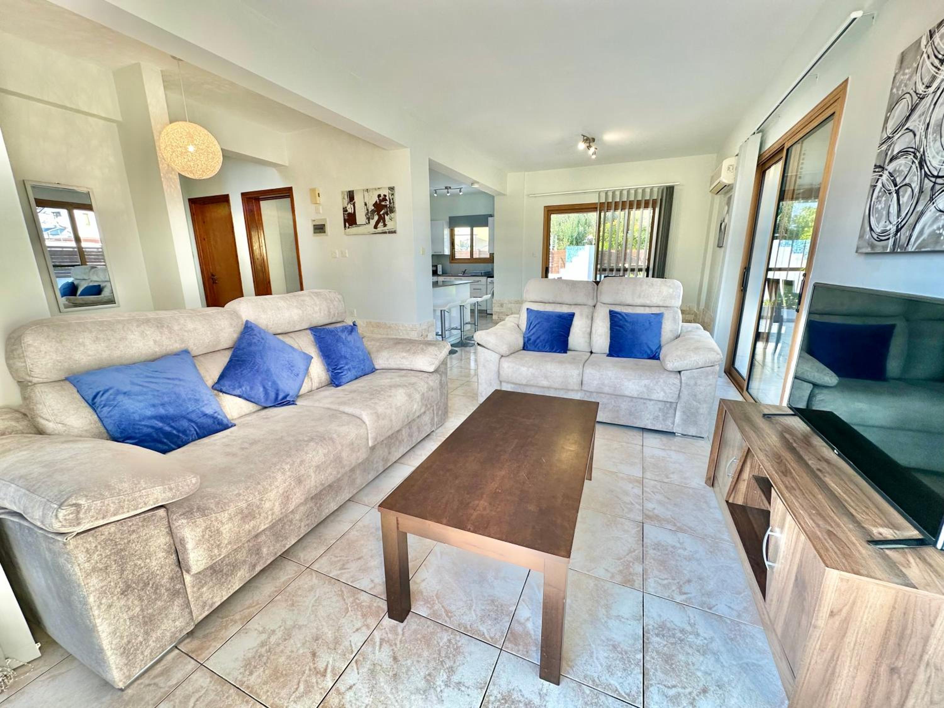 Lovely Pool Villa in Pyla