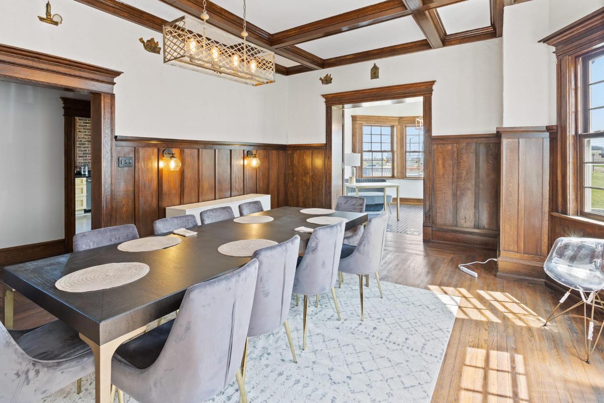 Grand Historic 8BR 6 5BA Mansion Waterfront Decks view 3