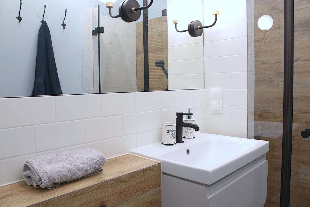 Kana Apartment Kraków Pomorska - close, fast WiFi, Smart TV view 4