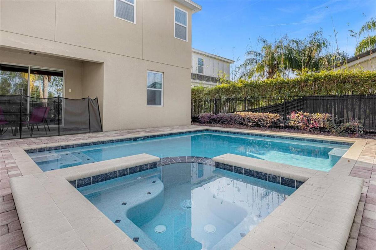 Multiple Family Homes 16 Rooms - PoolSpa