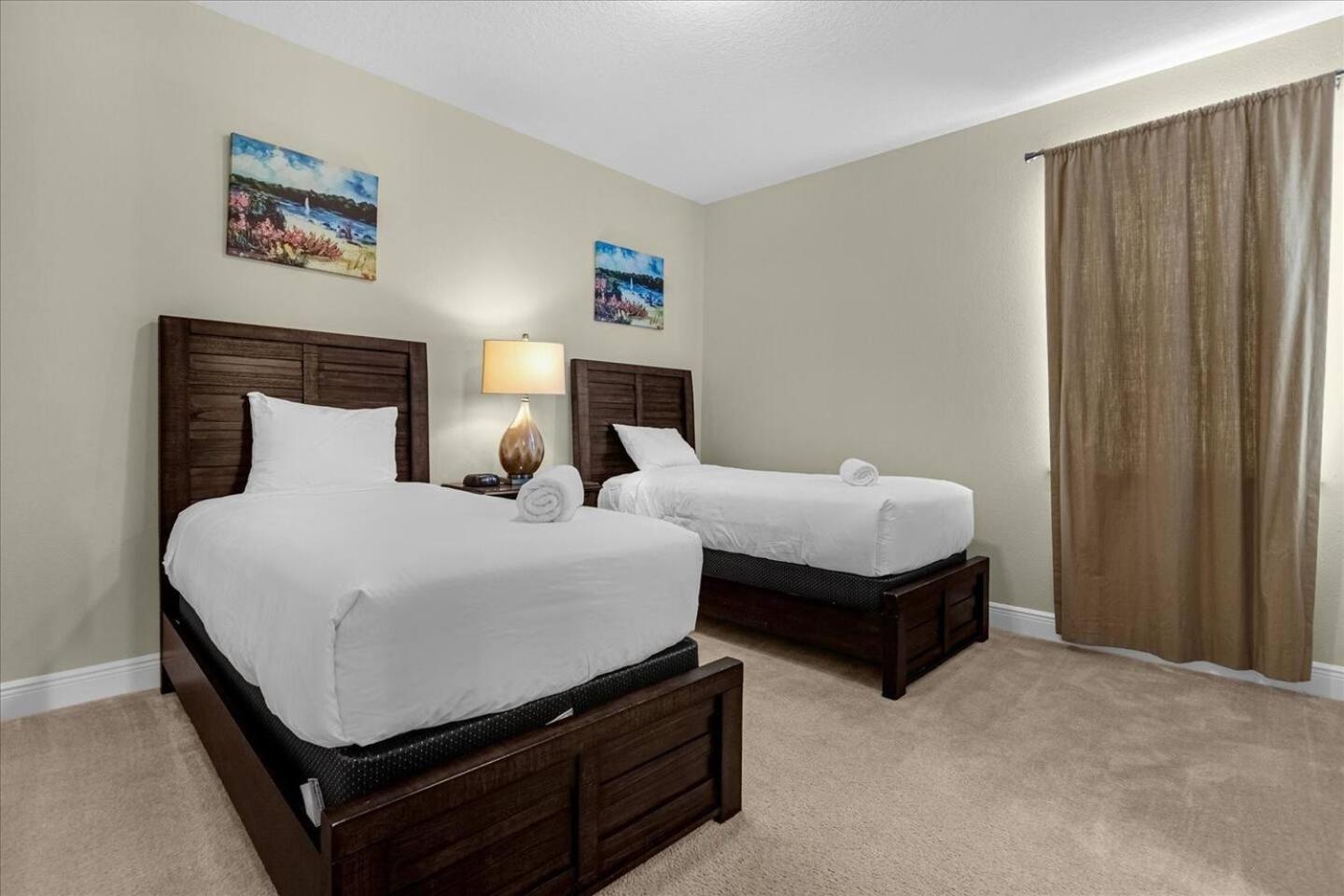 Multiple Family Homes 16 Rooms - PoolSpa