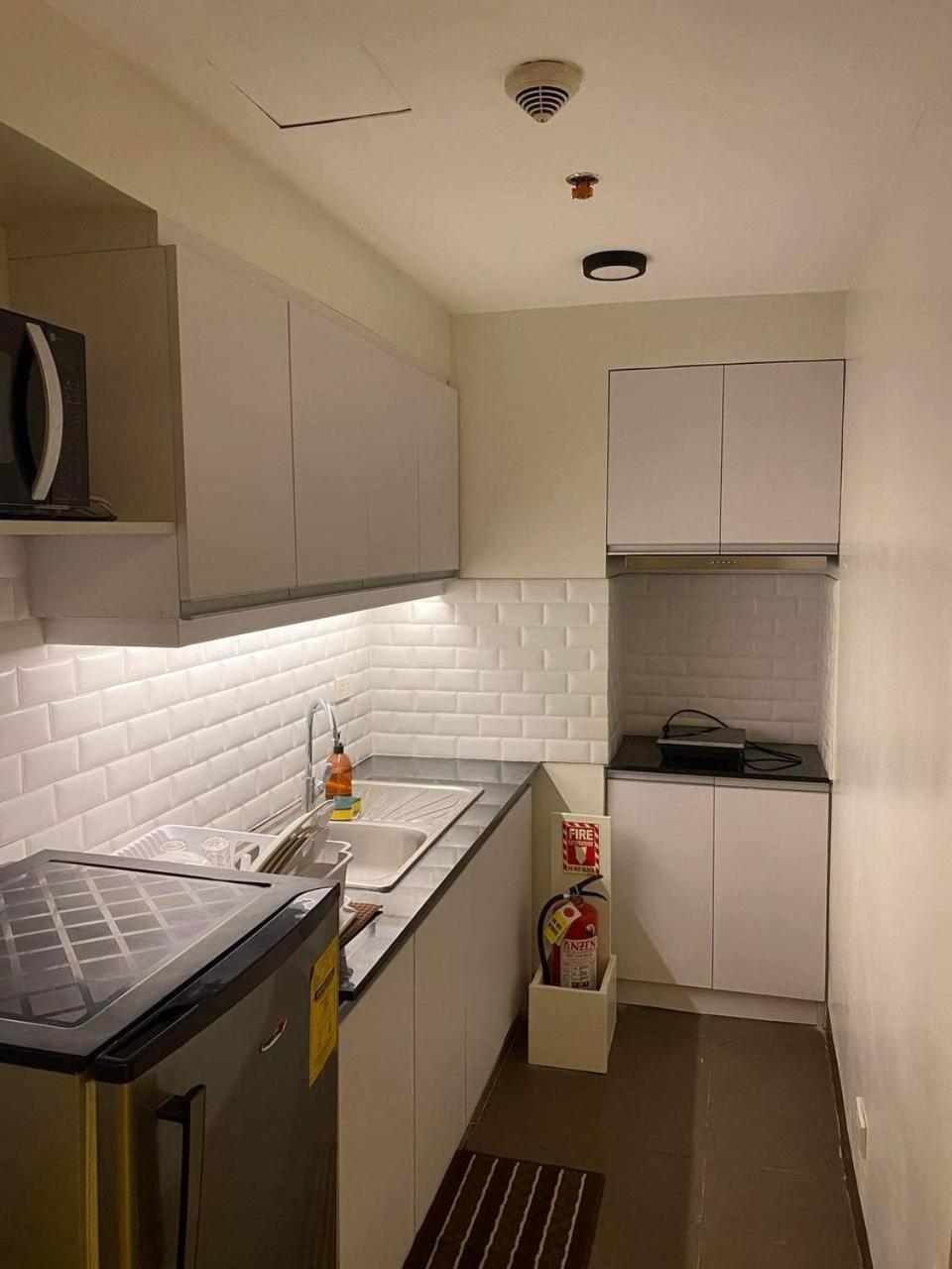 cozy 1bedroom infront airport hotels and casino view 4