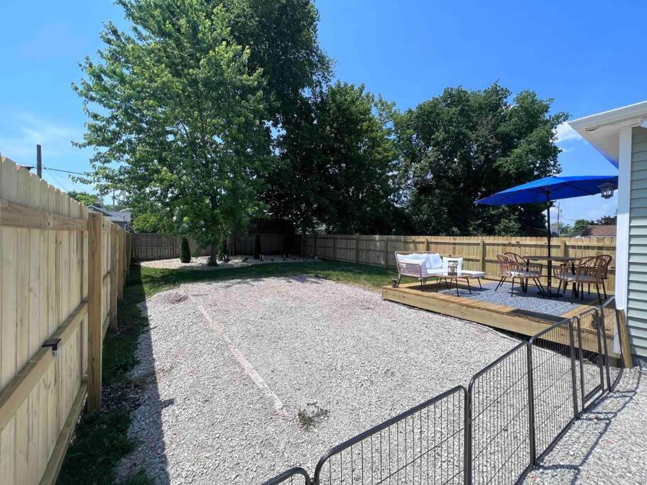 Home 15 min from Starved Rock and Chicago Skydive! view 2