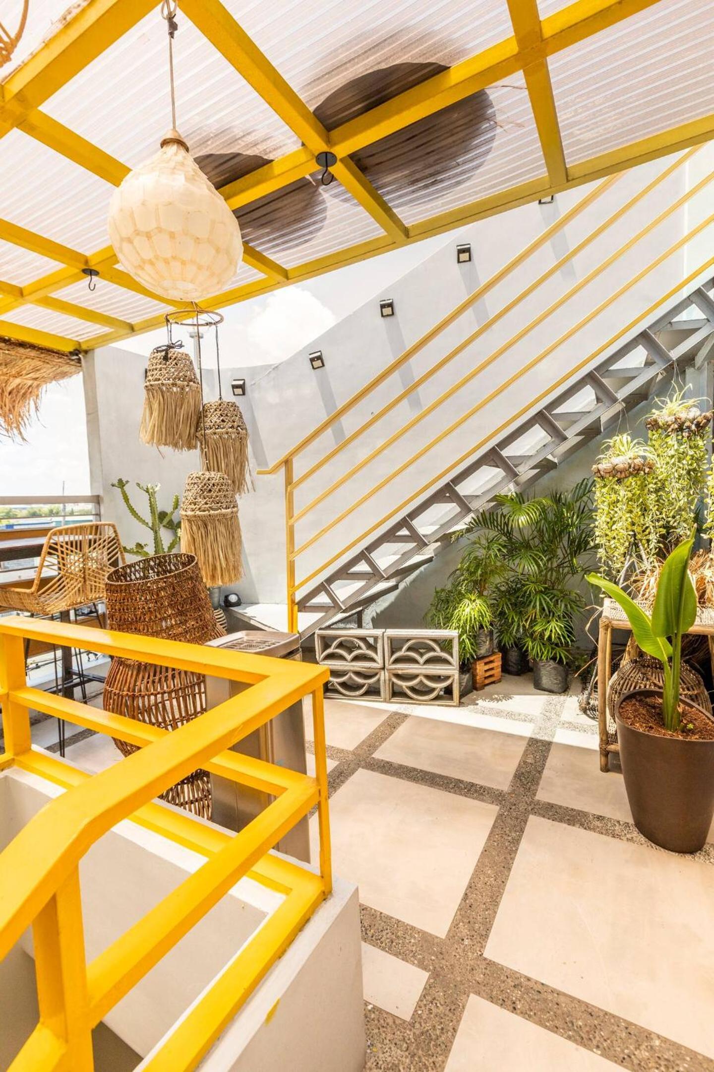 Rain Airport Bed and Breakfast — Manila