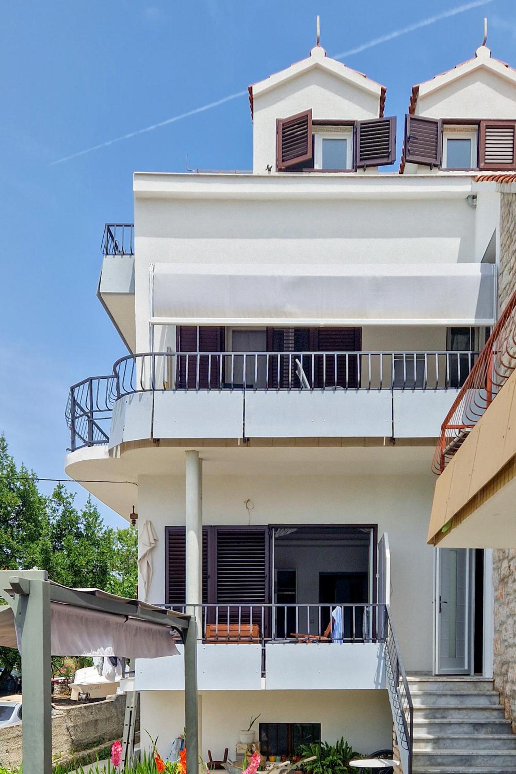 Renovated Apartments Skorin