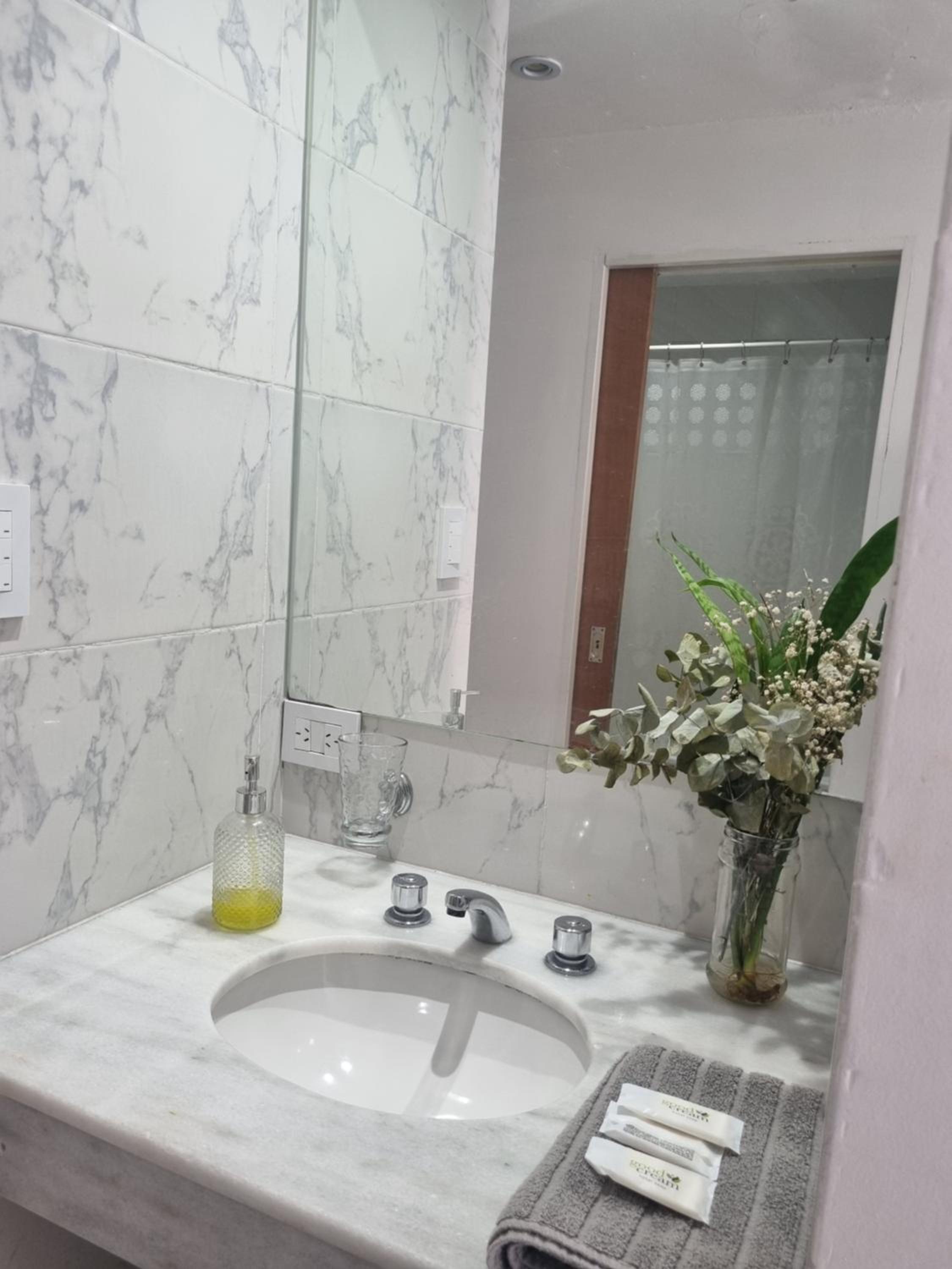 Luminoso Departamento Zona Plaza Paso by Lofter