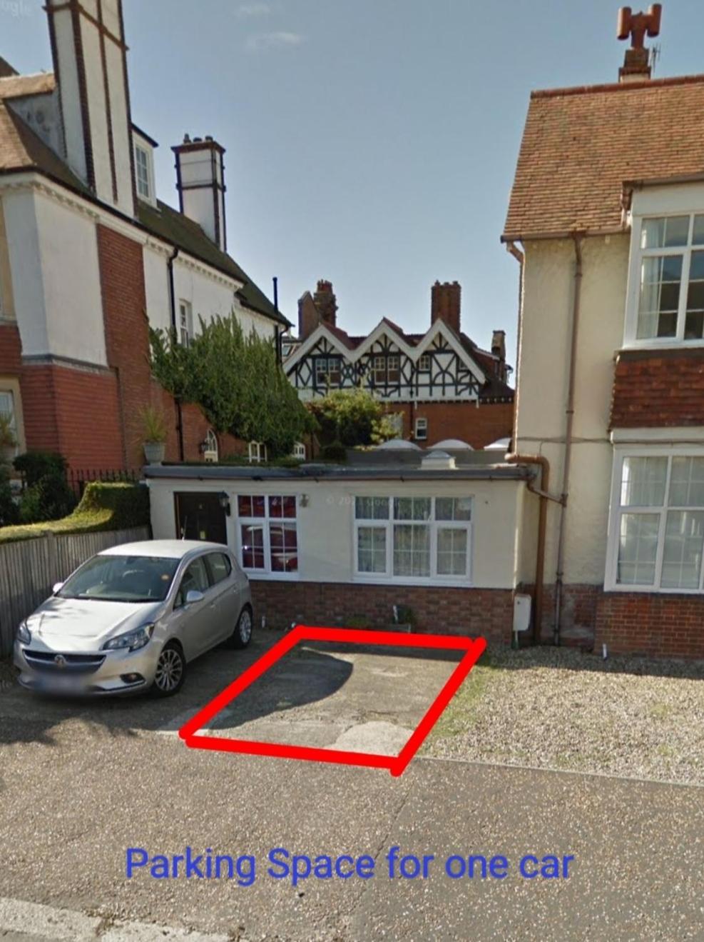 Leylands - Perfect location near town and beach view 2