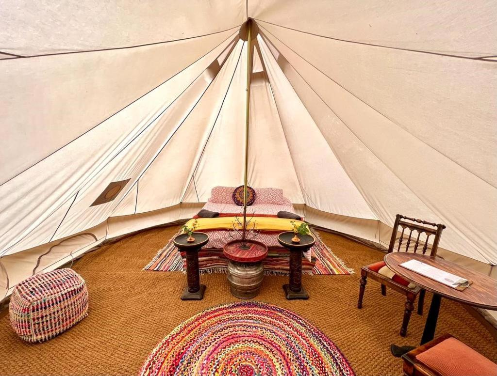 Hotel The Queens Head Camping