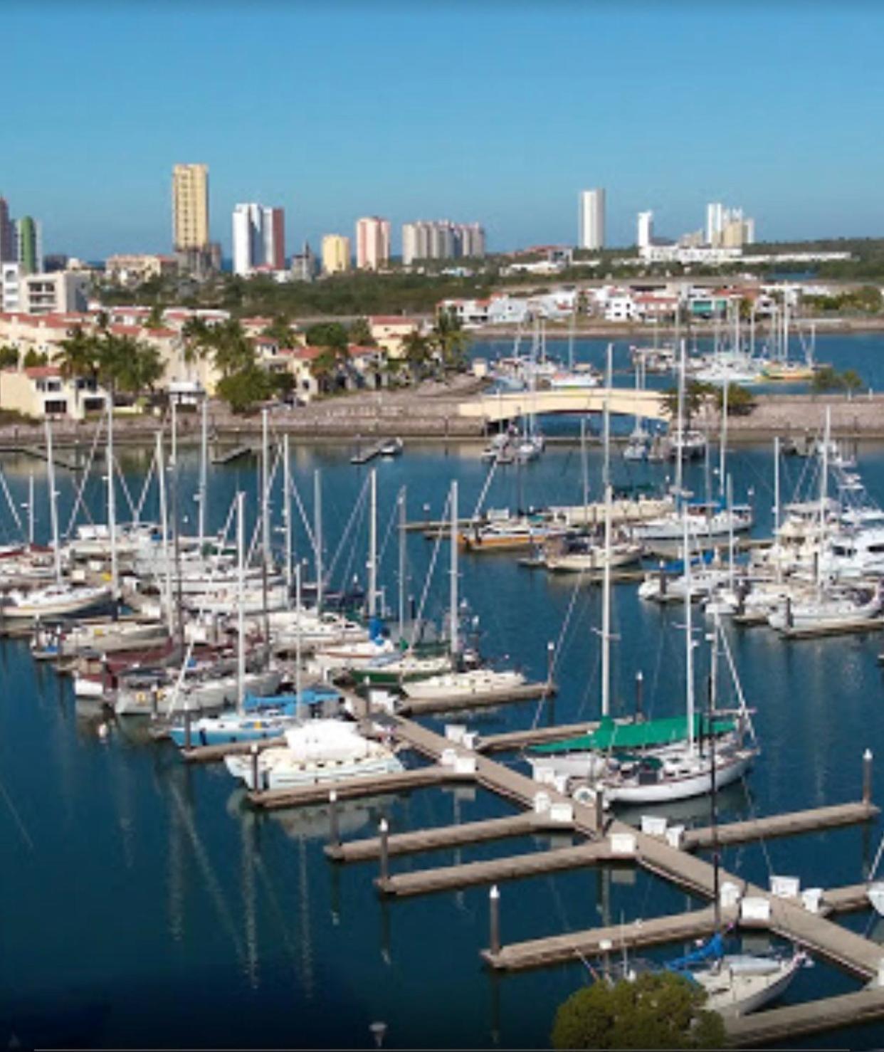 Condominio c/ alberca y vista a Marina Mazatlán view 3