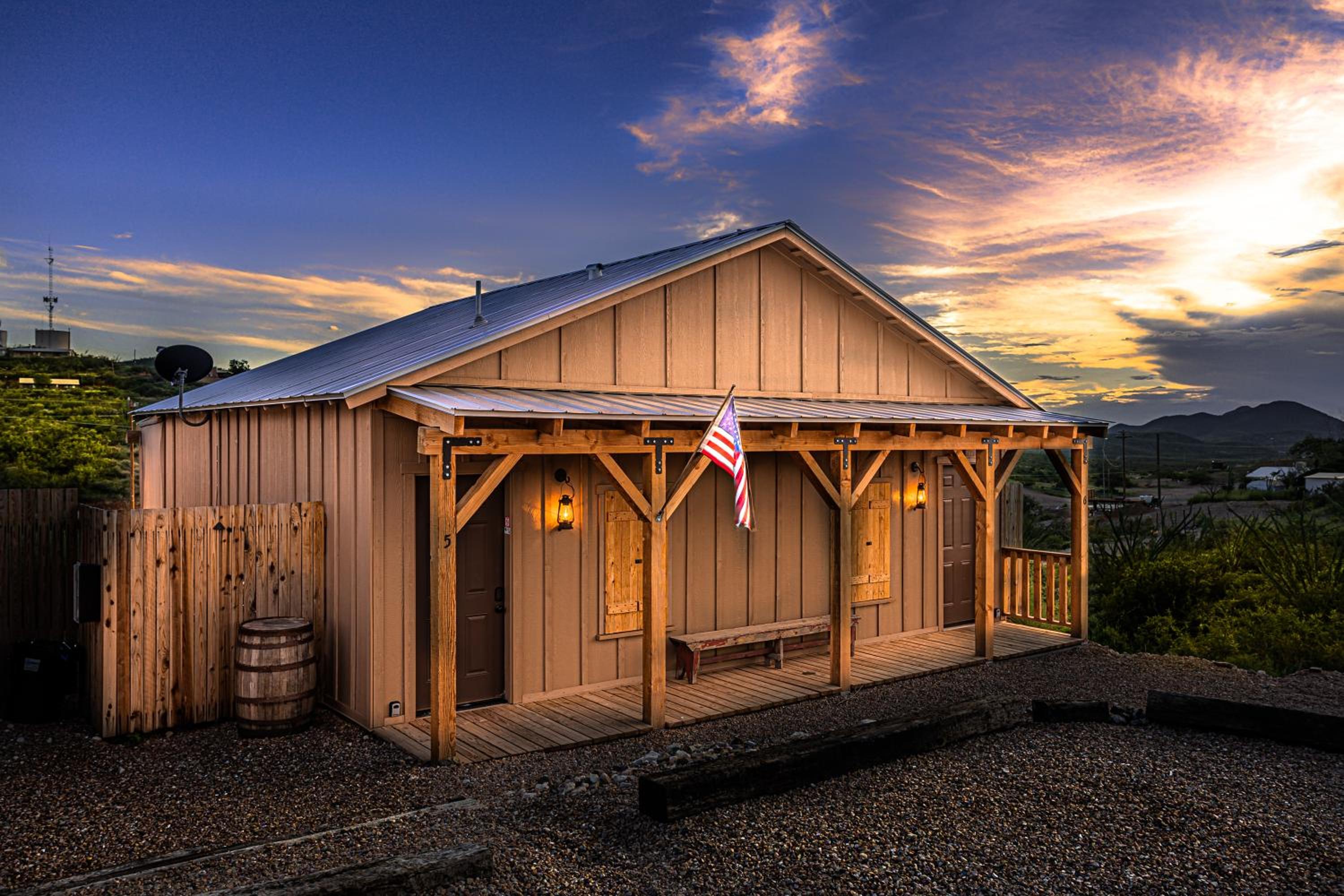 Miners Cabin #3 -Two Double Beds - Private Balcony - Walk to the Action view 2