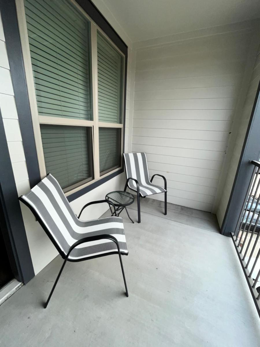 7 Min from IAH Business-Ready Condo w Pool & WiFi view 3
