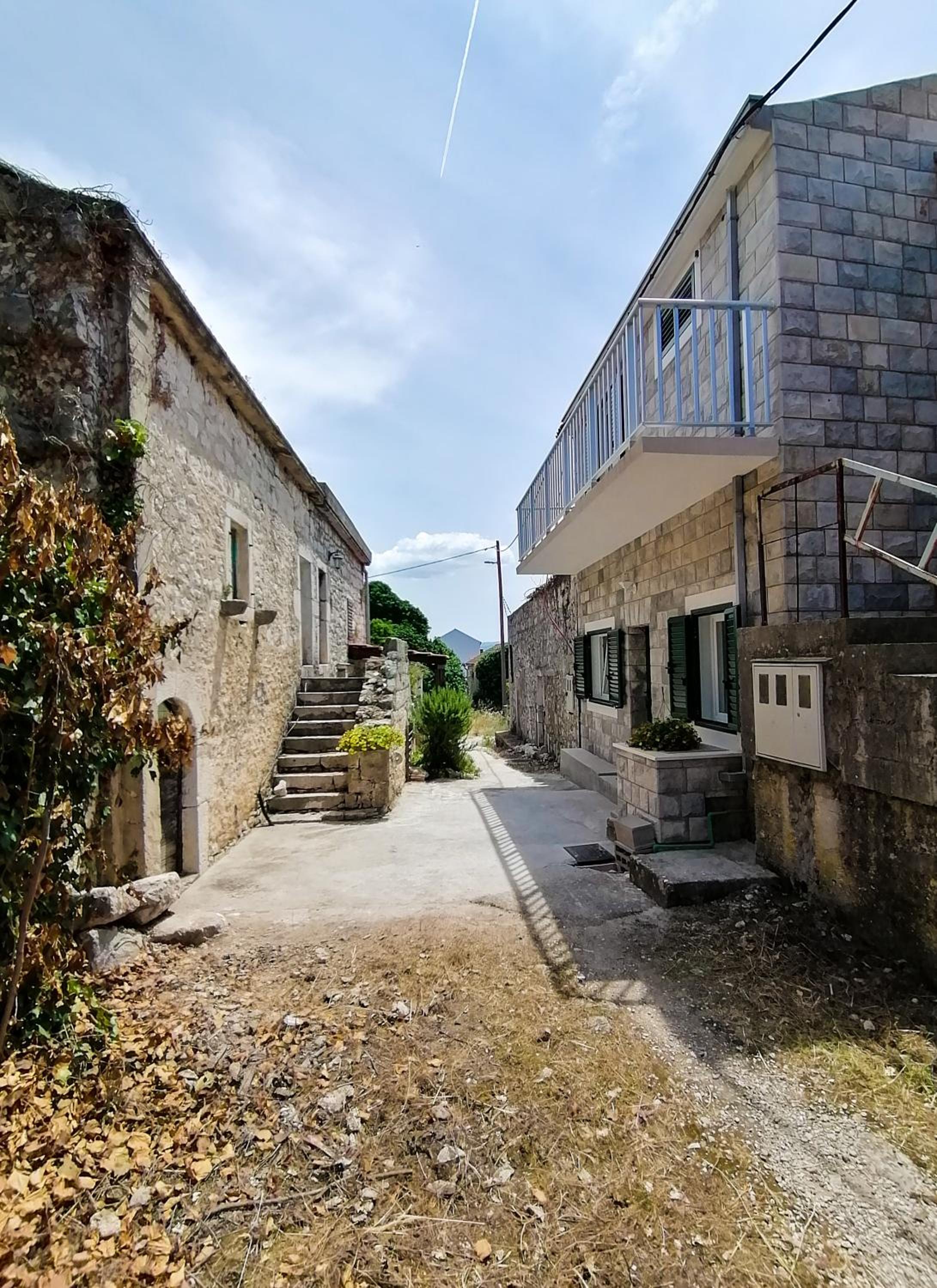 Villa Tri sulara view 2