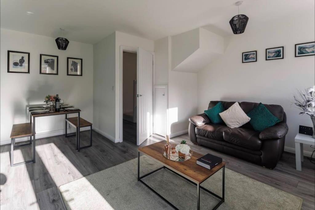 Luxury 3-Bedroom, 2-Bathroom Home sleeps 7 people view 2