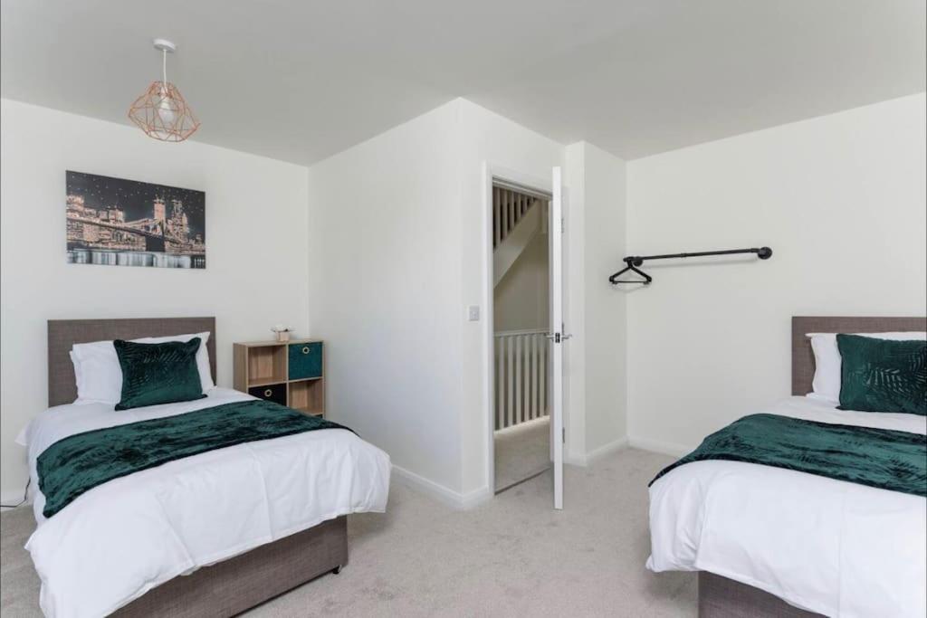 Luxury 3-Bedroom, 2-Bathroom Home sleeps 7 people view 4
