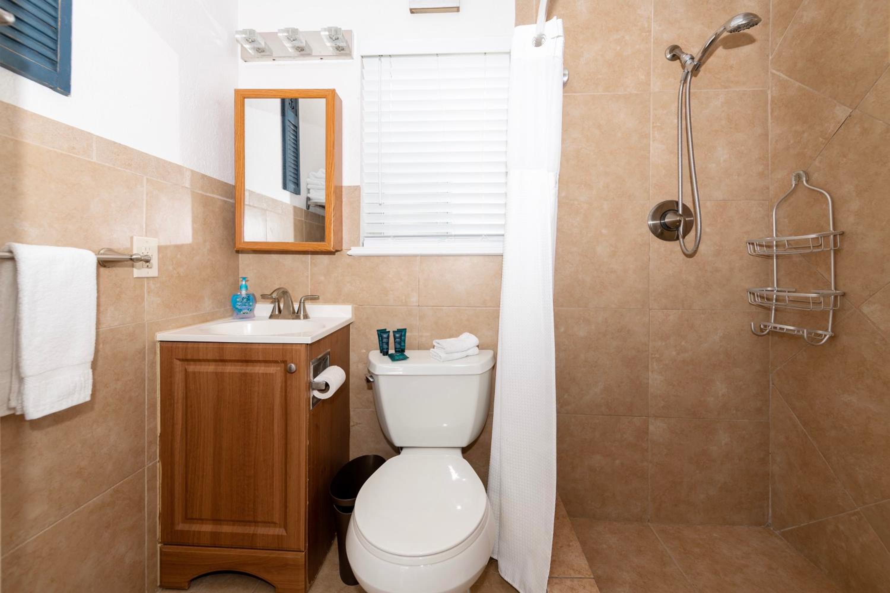 Tropic Isle Boutique Hotel - Image 5