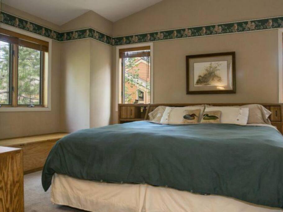 3-bedroom Condo near Lake,Hyatt,Diamond Peak view 3