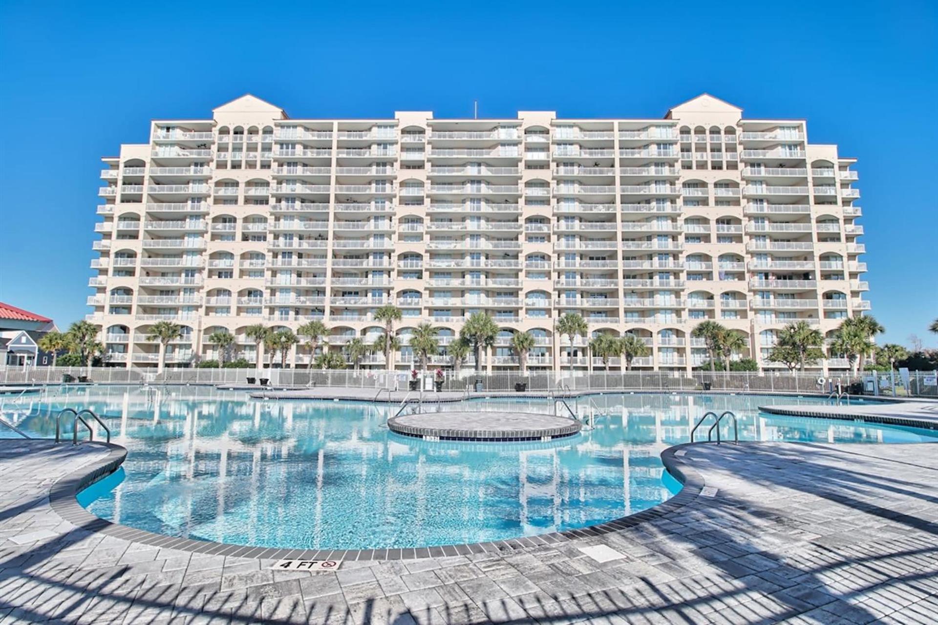 Hotel Waterfront Luxury Huge Condo with 15000sf Pool - Image 1