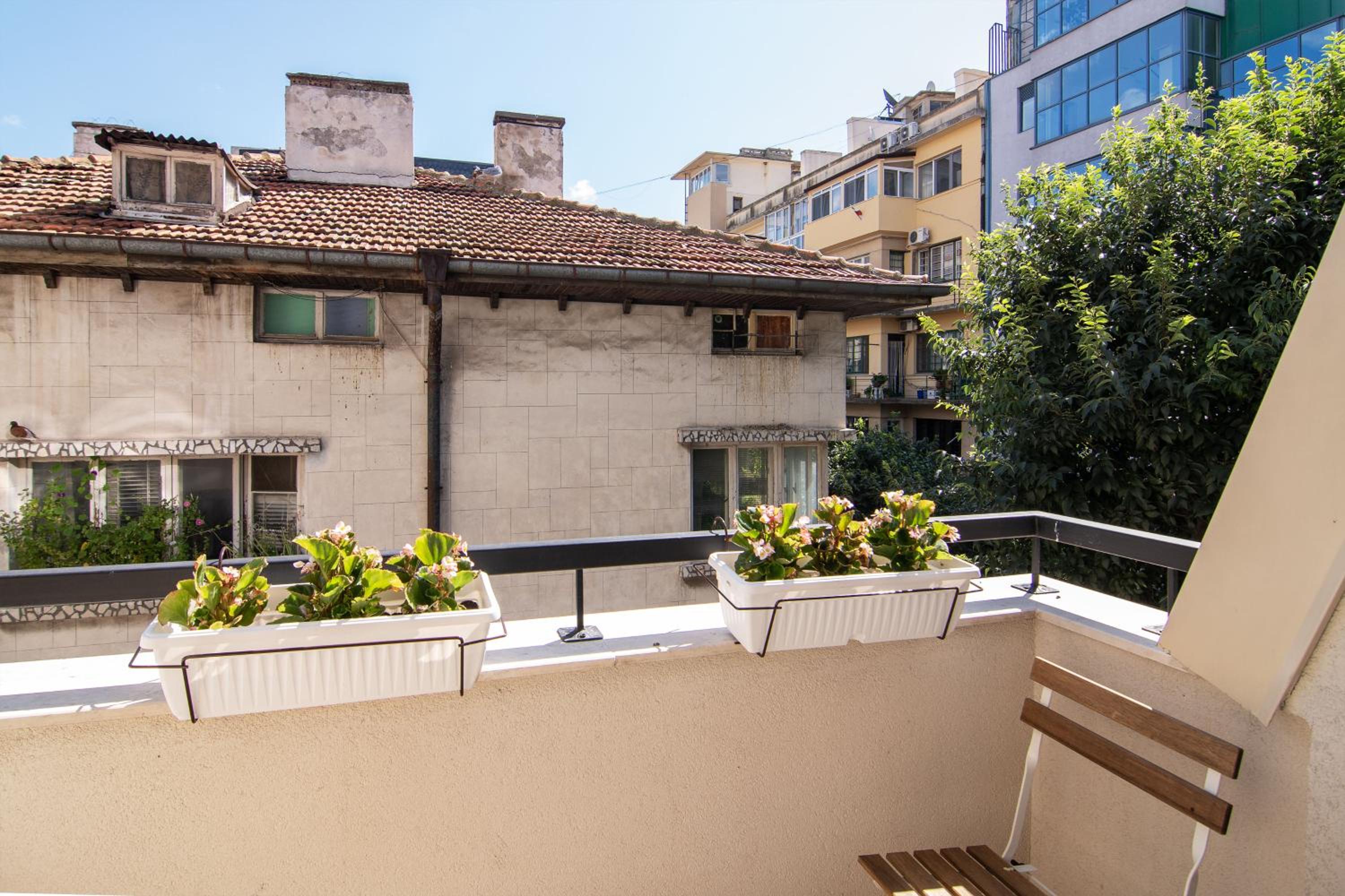 Greek quarter flat two BR next to Sea Garden