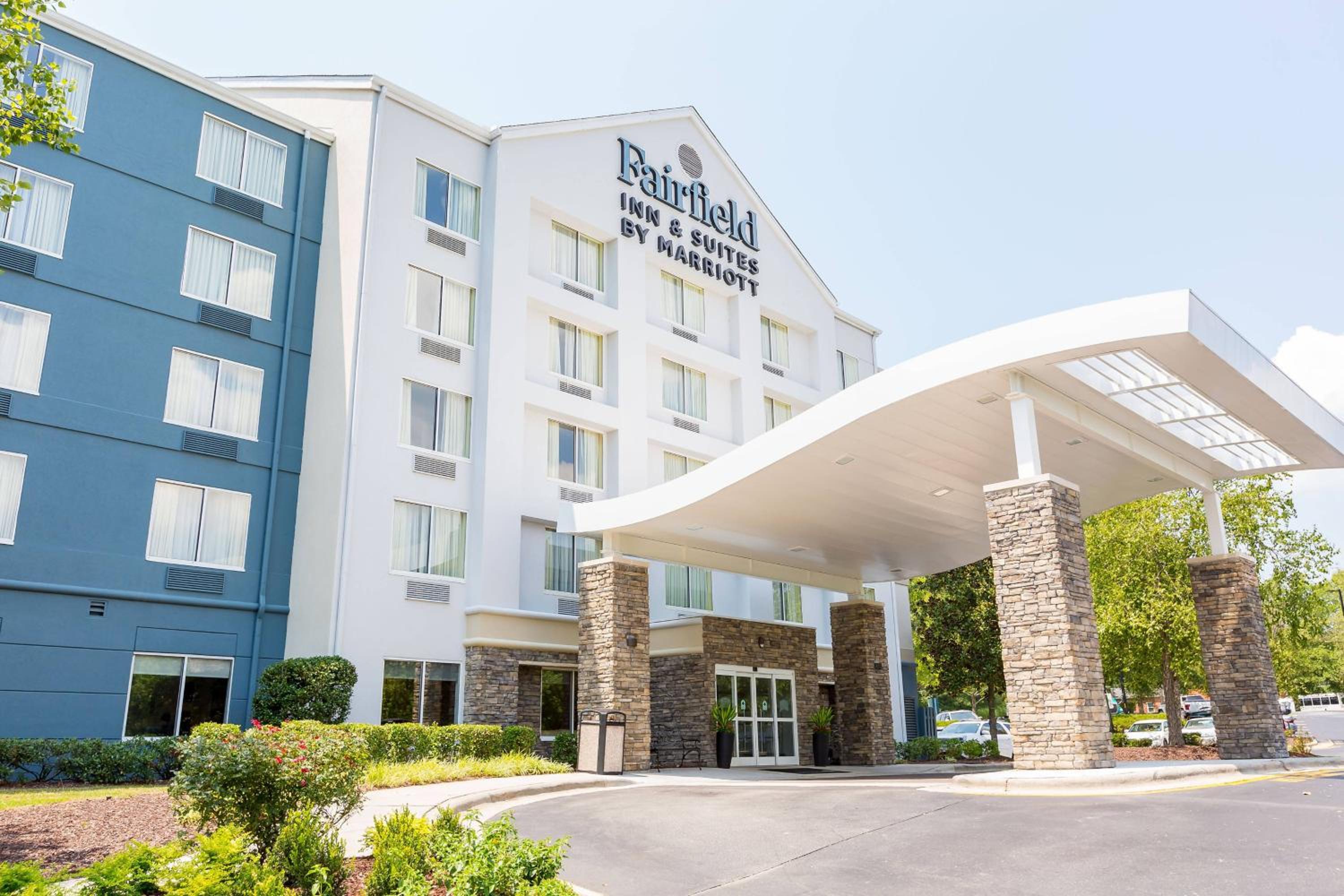 Hotel Fairfield Inn & Suites Raleigh Durham Airport Research Triangle Park - Image 1