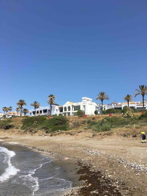 Superbe appartement avec piscine à 800m de la mer view 2