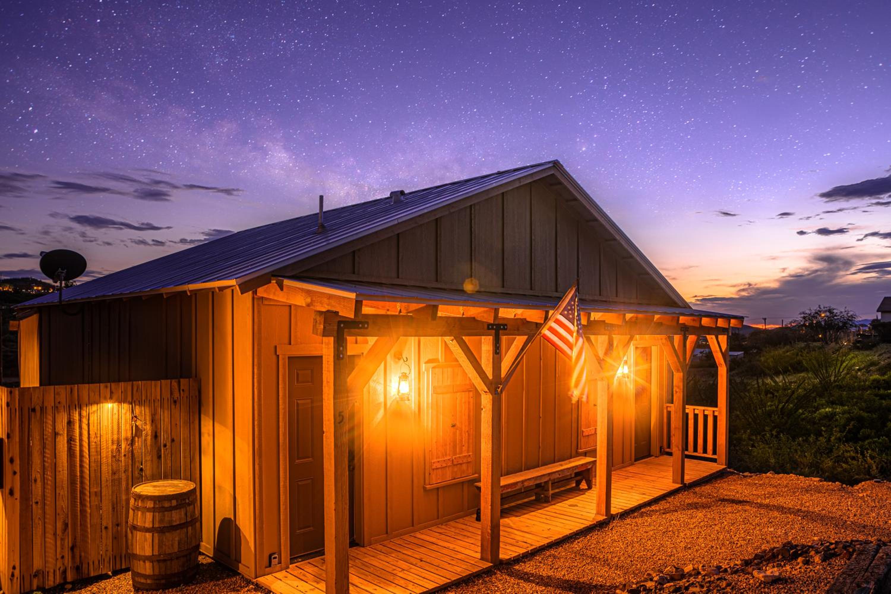 -Pet Friendly- Miners Cabin #6 - King Bed with Private Balcony