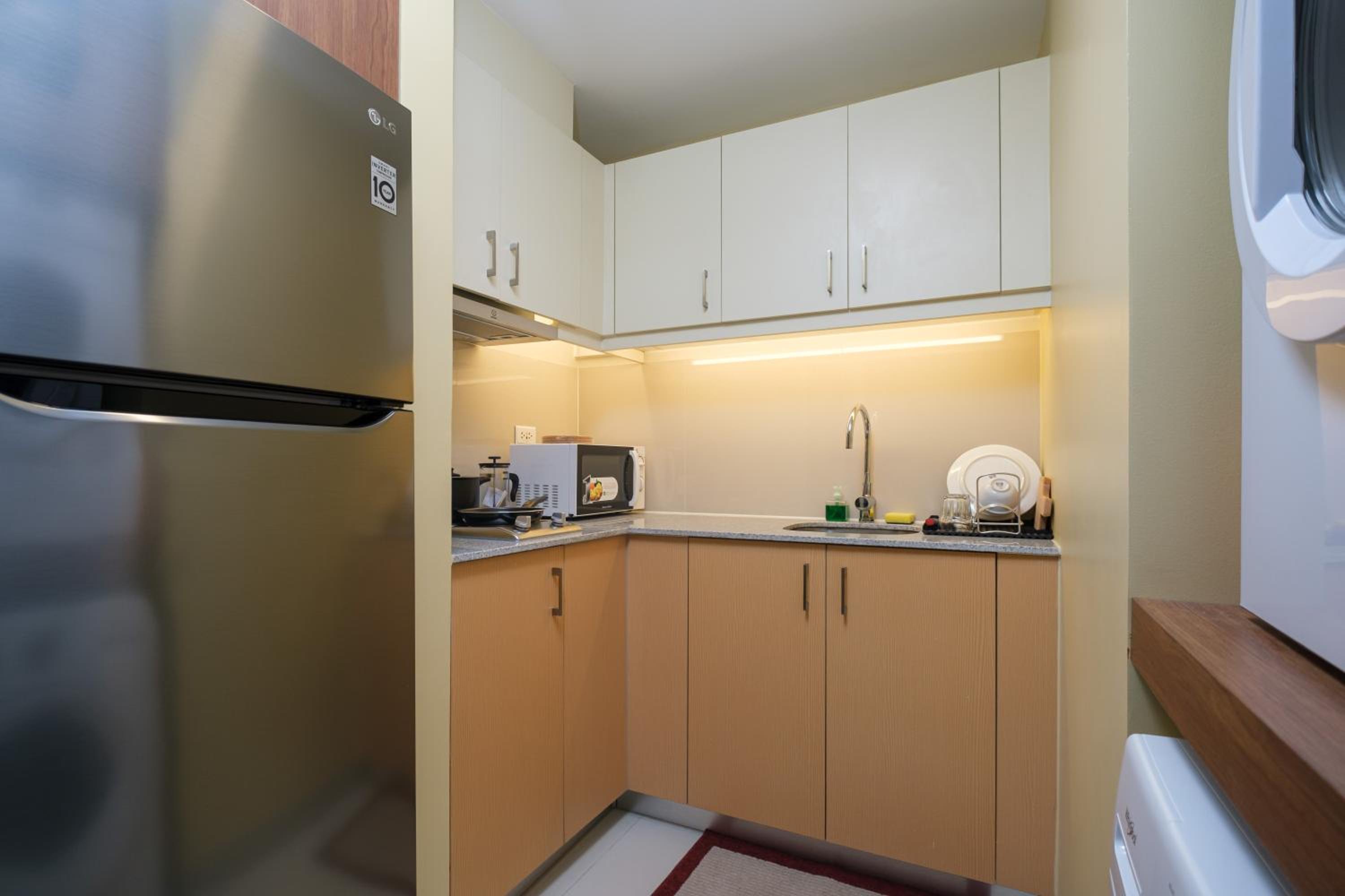 Uptown Parksuites Modern Room
