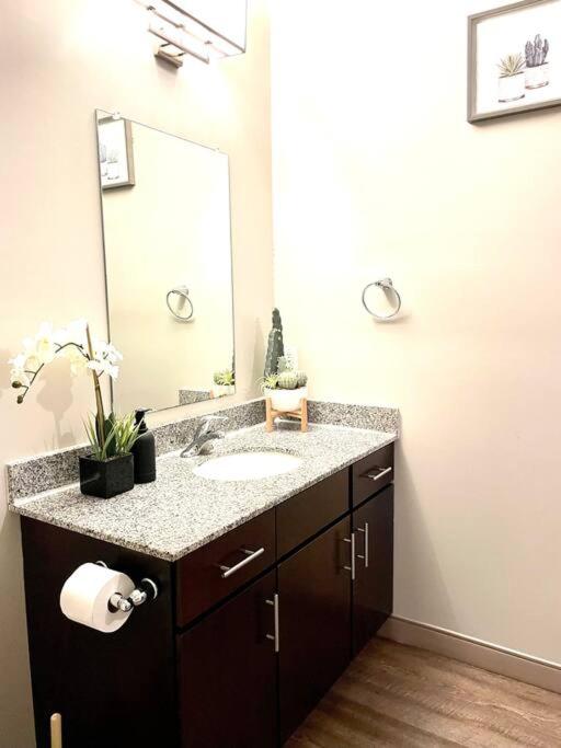The KING Apt in Downtown Columbus view 2