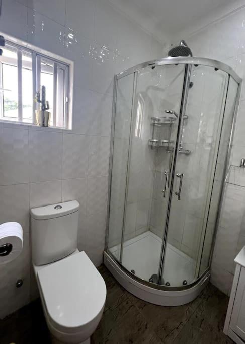 Light, modern apartment in Ikoyi