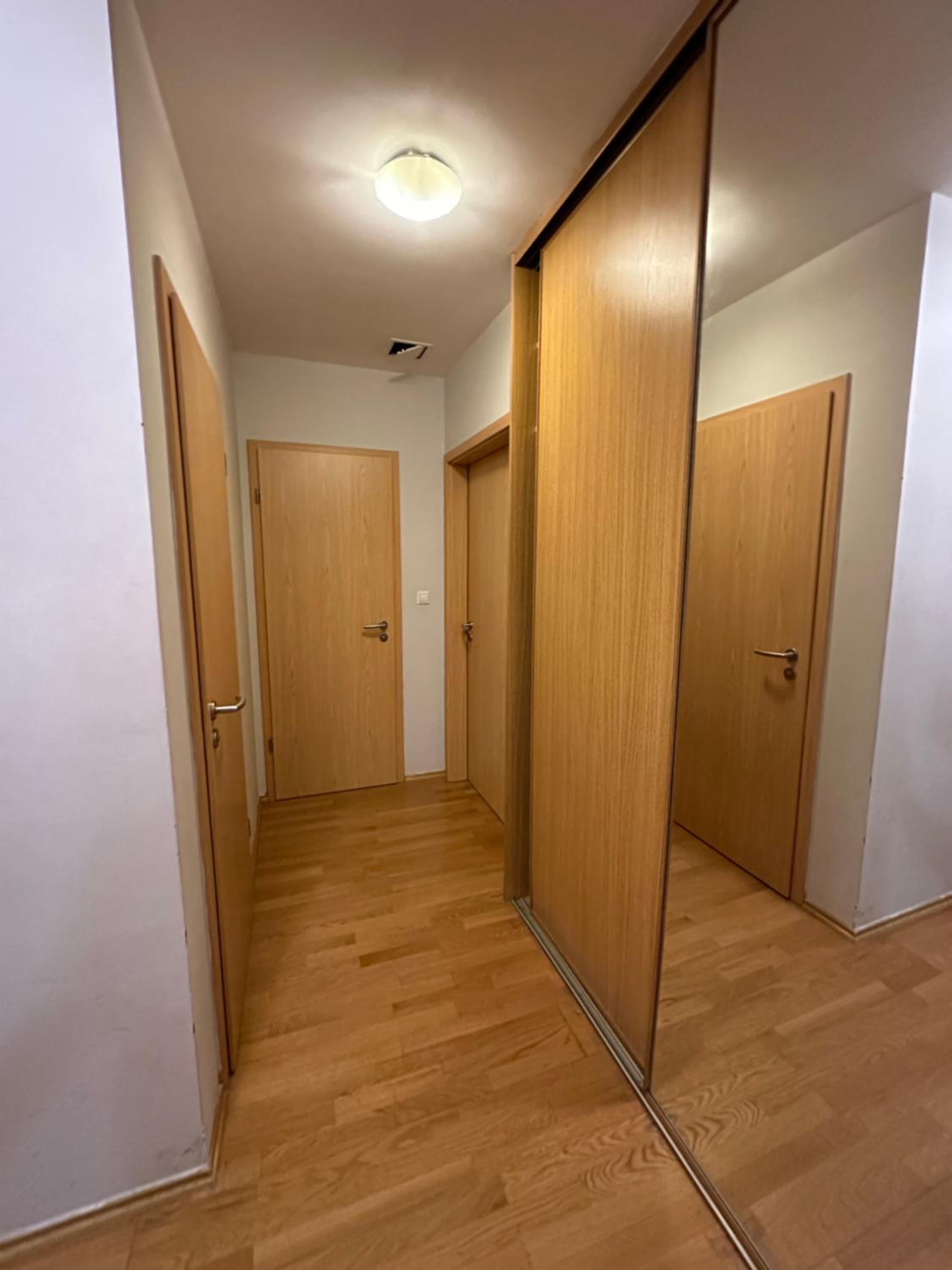 Central apartment with balcony