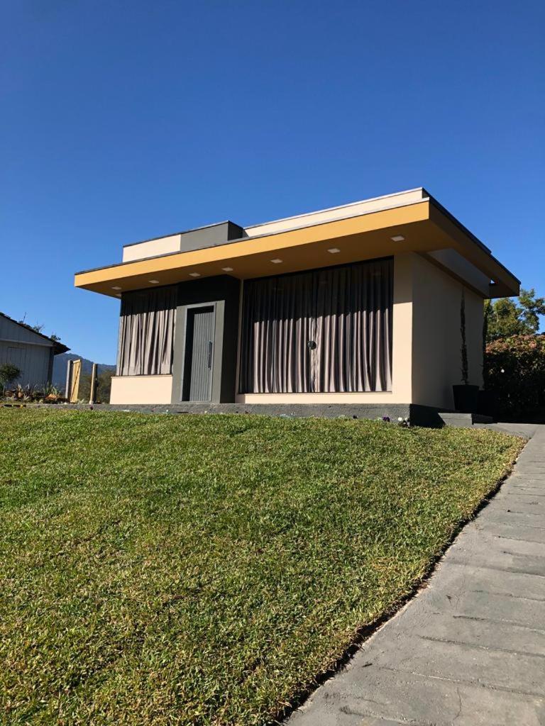 Super TinyHouse ao Lado da Igreja Matriz
