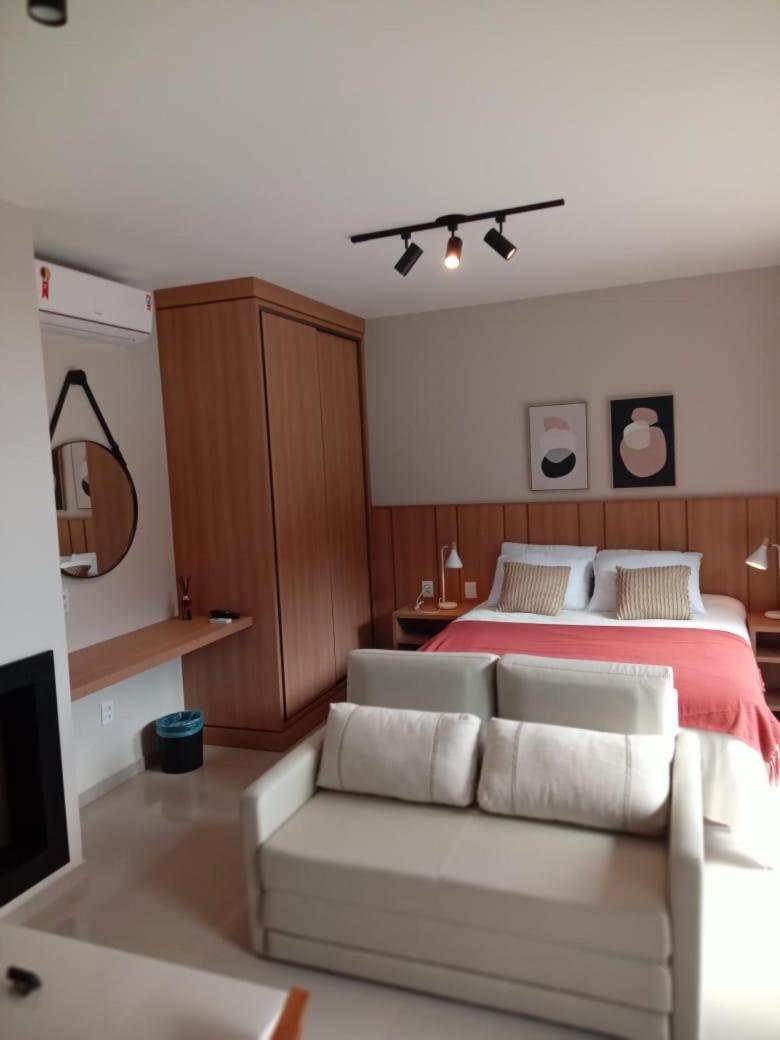 Super TinyHouse ao Lado da Igreja Matriz