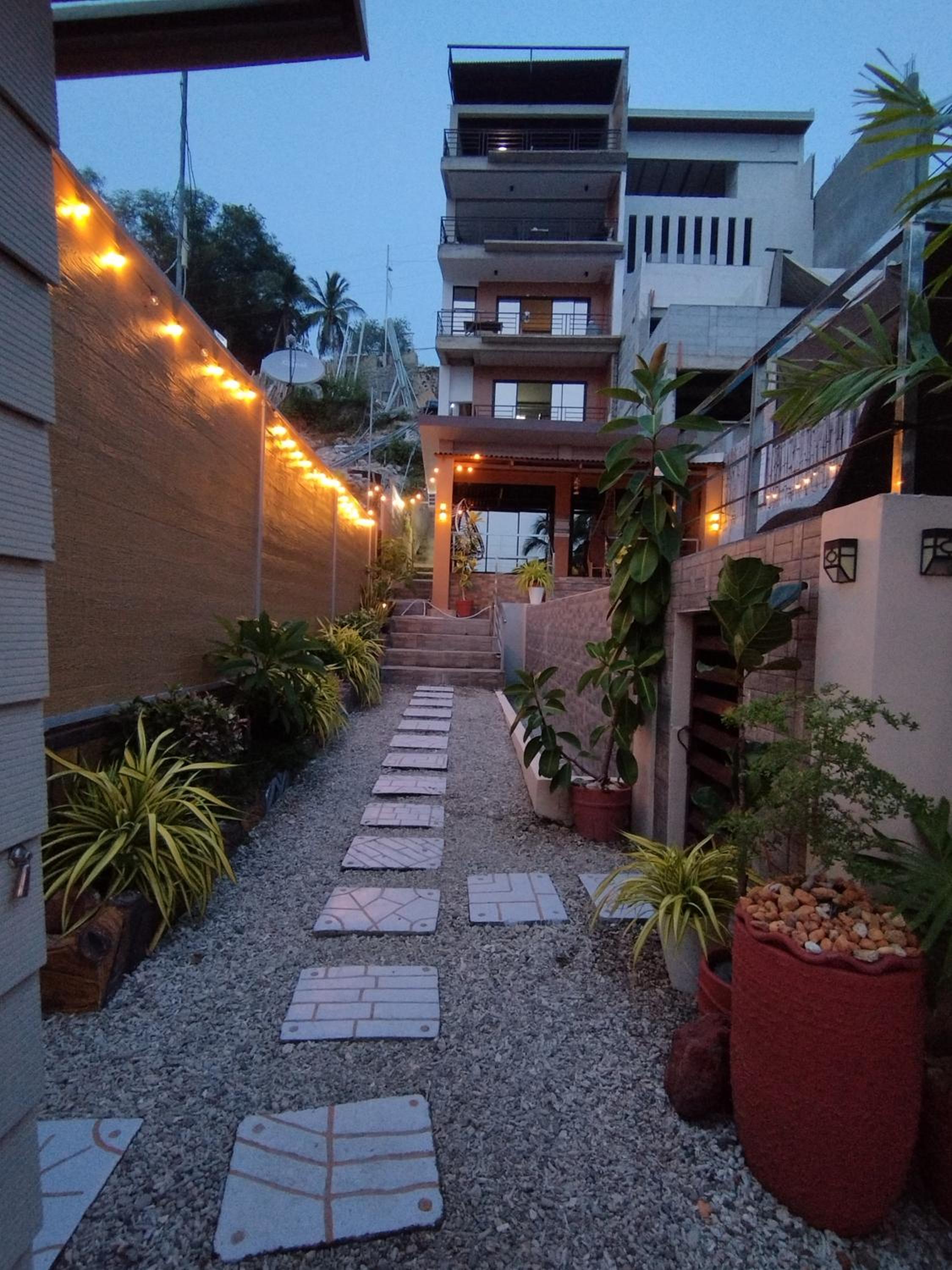 Beachfront house with private pool, Lobo Batangas view 3