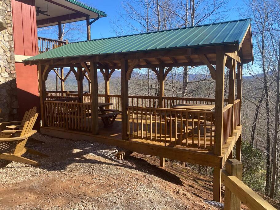 Red Rooster Family Cabin w/Hot Tub+Fire Pit+View view 3