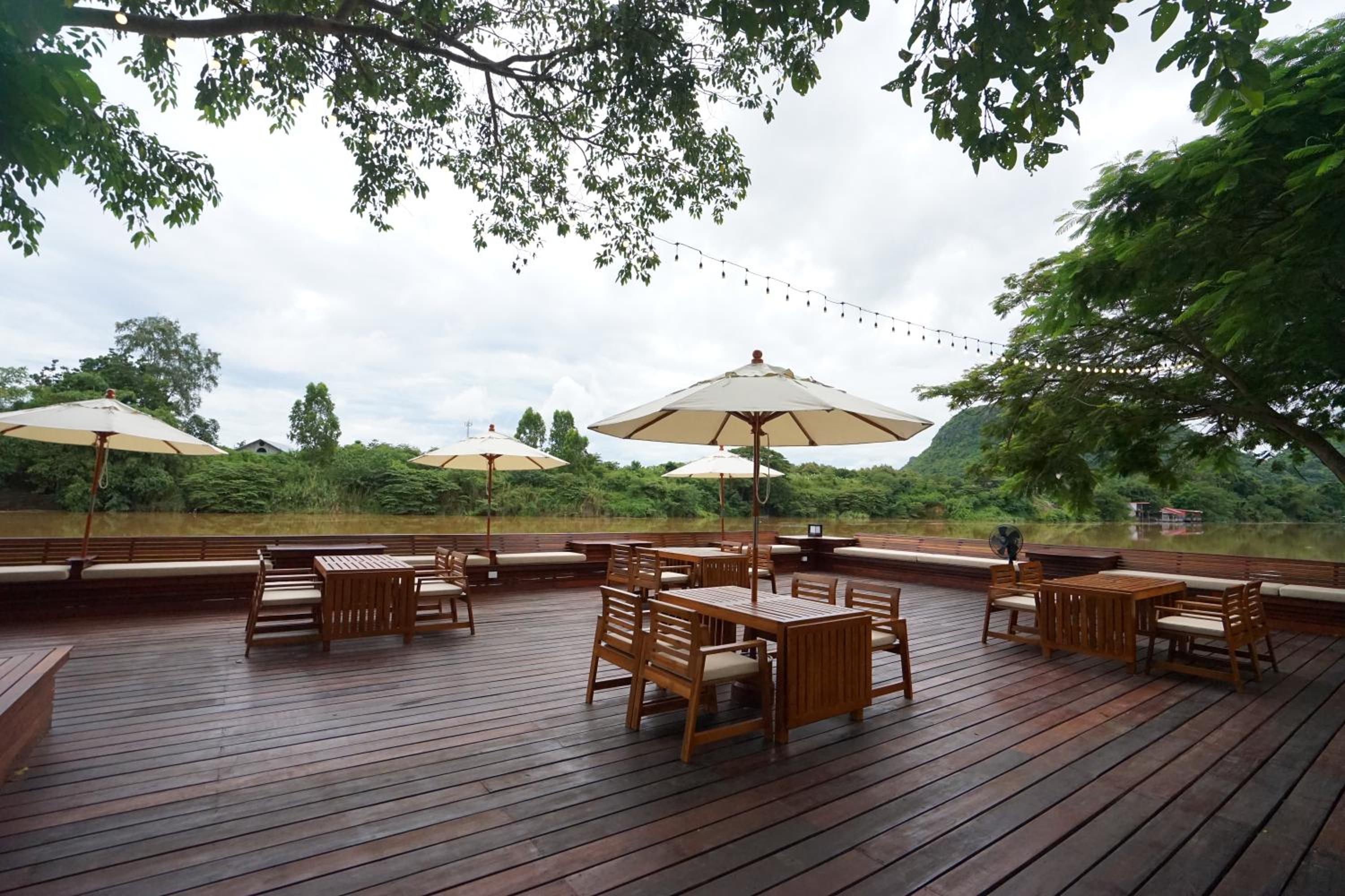 River Kwai Kiri Resort