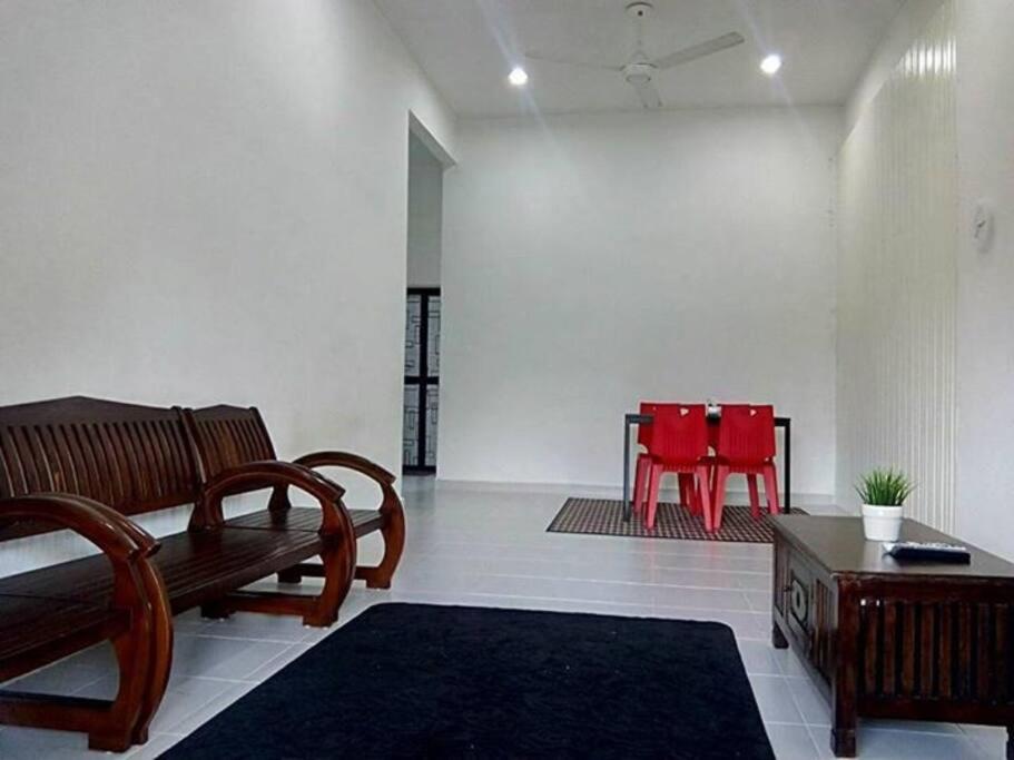 KUALA TERENGGANU GUESTHOUSE-FREE WIFI-NEAR NASI DAGANG ATAS ToL UNIT B- 2 BILIK AIRCOND DAN 1 BILIK KIPAS photo 1