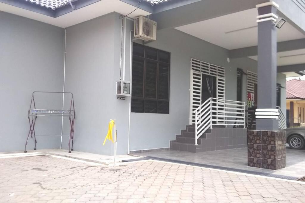 KUALA TERENGGANU GUESTHOUSE-FREE WIFI-NEAR NASI DAGANG ATAS ToL UNIT B- 2 BILIK AIRCOND DAN 1 BILIK KIPAS