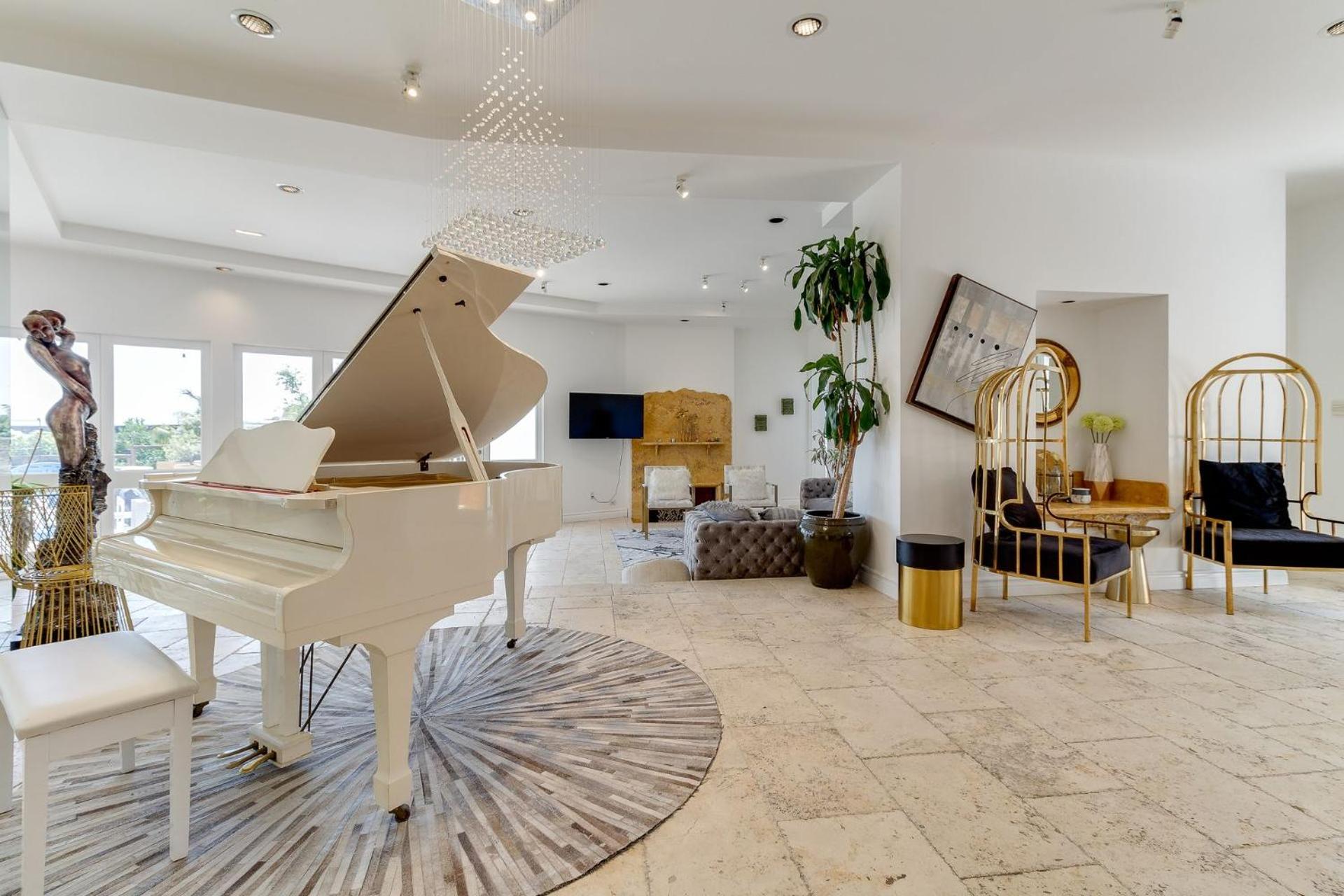 Beverly Hills City View Mansion